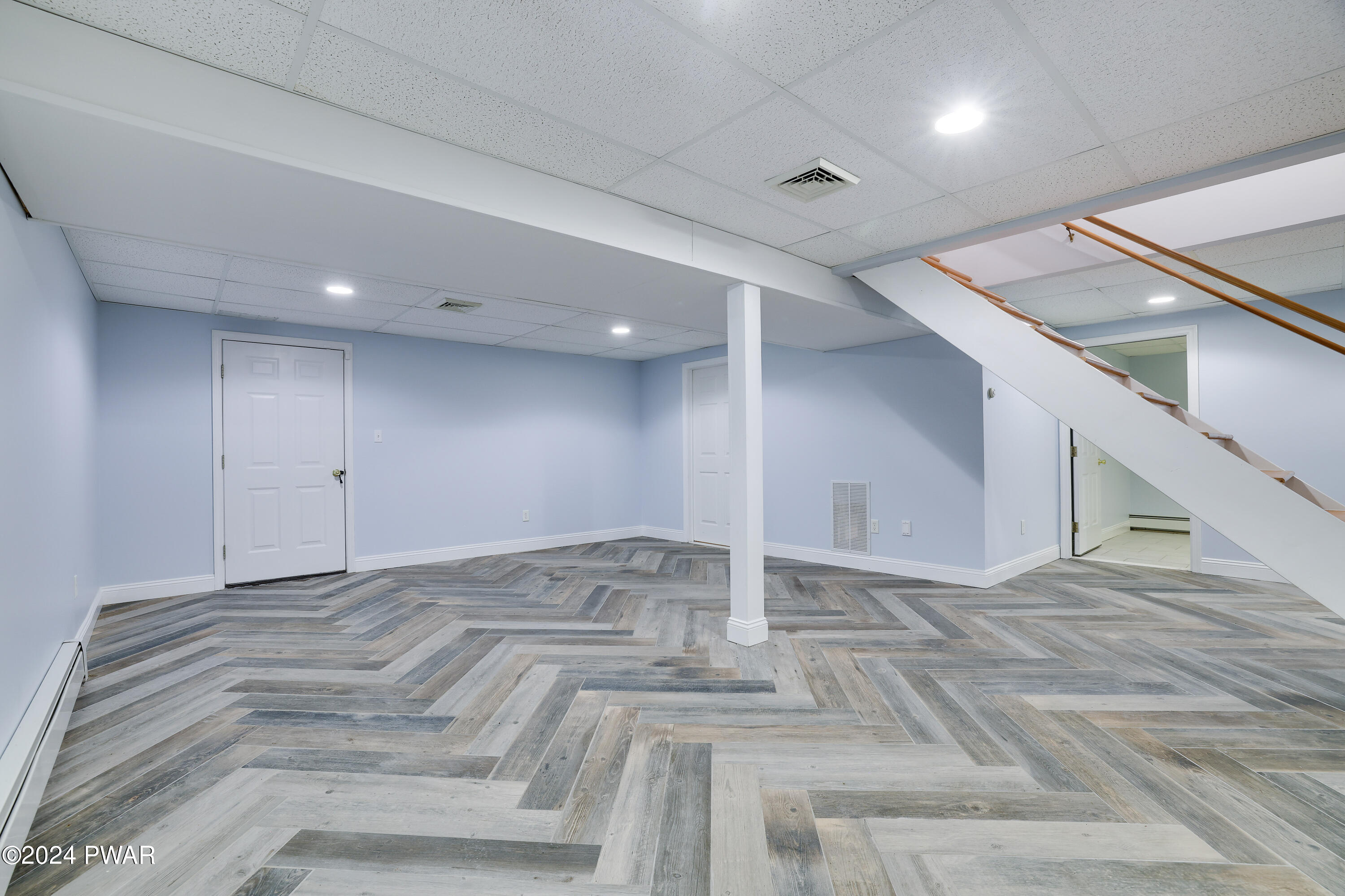 Hawley, Pennsylvania 18428, United States, 5 Bedrooms Bedrooms, ,4 BathroomsBathrooms,Residential,Pending,53322