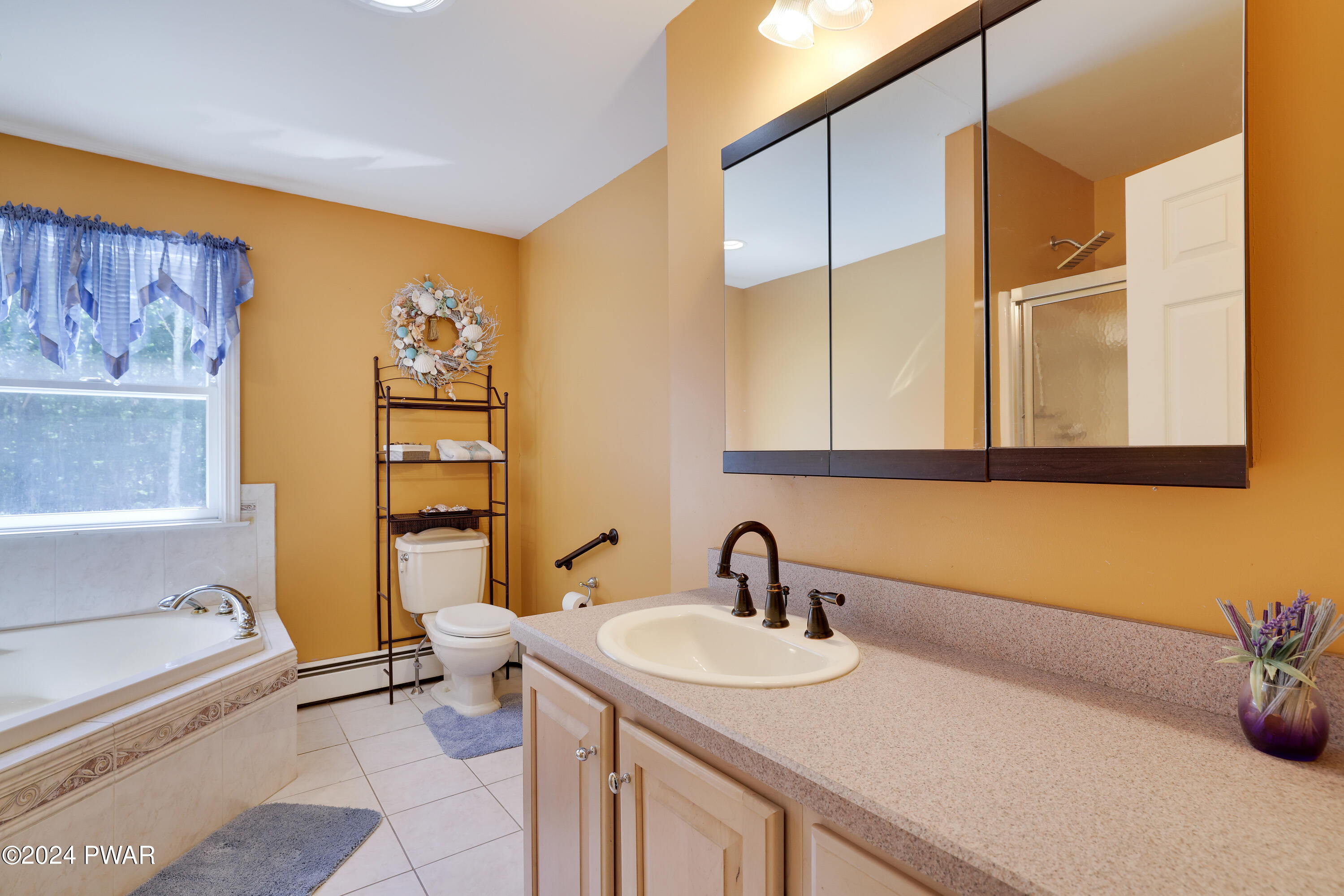 Hawley, Pennsylvania 18428, United States, 5 Bedrooms Bedrooms, ,4 BathroomsBathrooms,Residential,Pending,53322