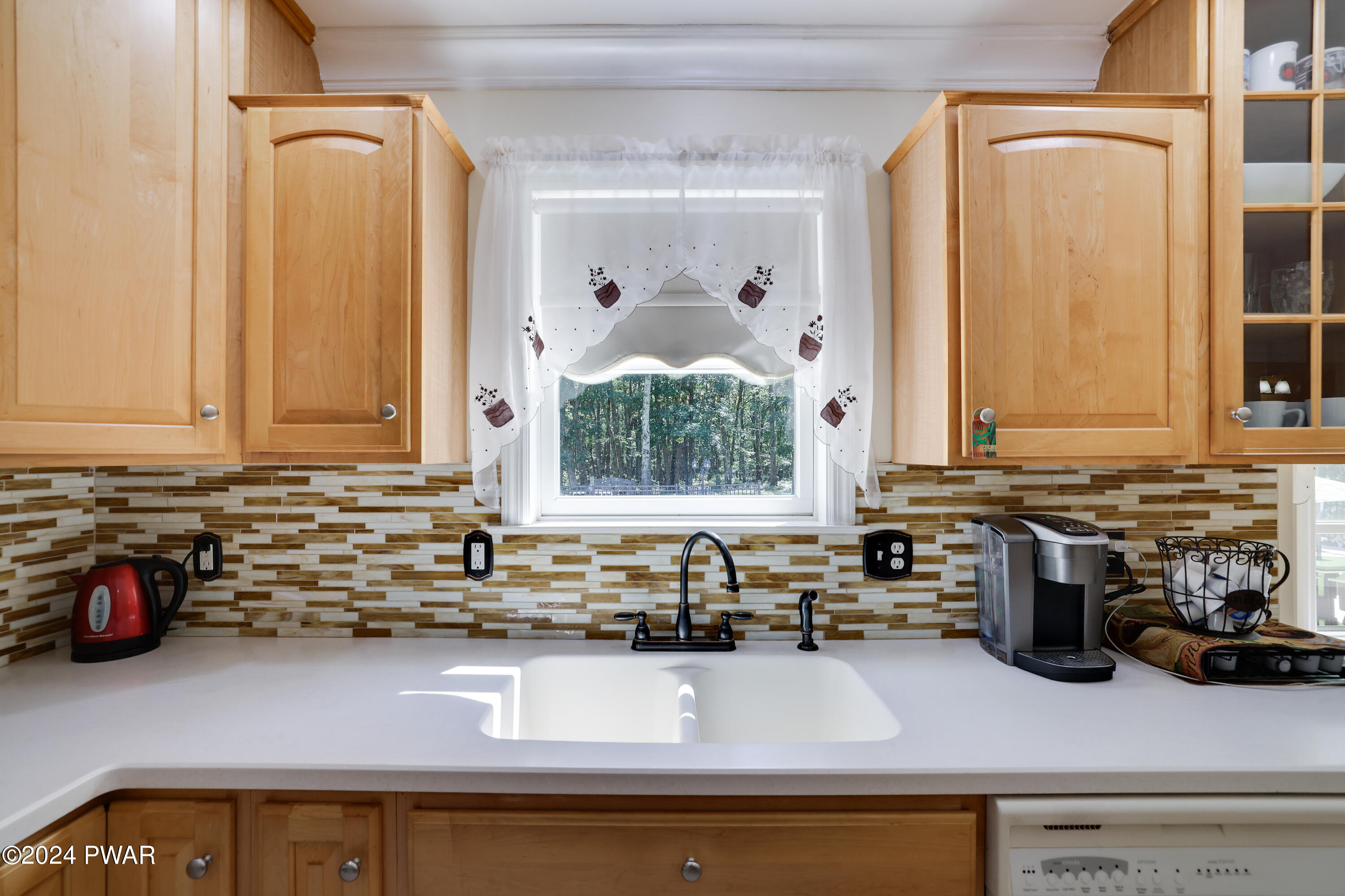 Hawley, Pennsylvania 18428, United States, 5 Bedrooms Bedrooms, ,4 BathroomsBathrooms,Residential,Pending,53322