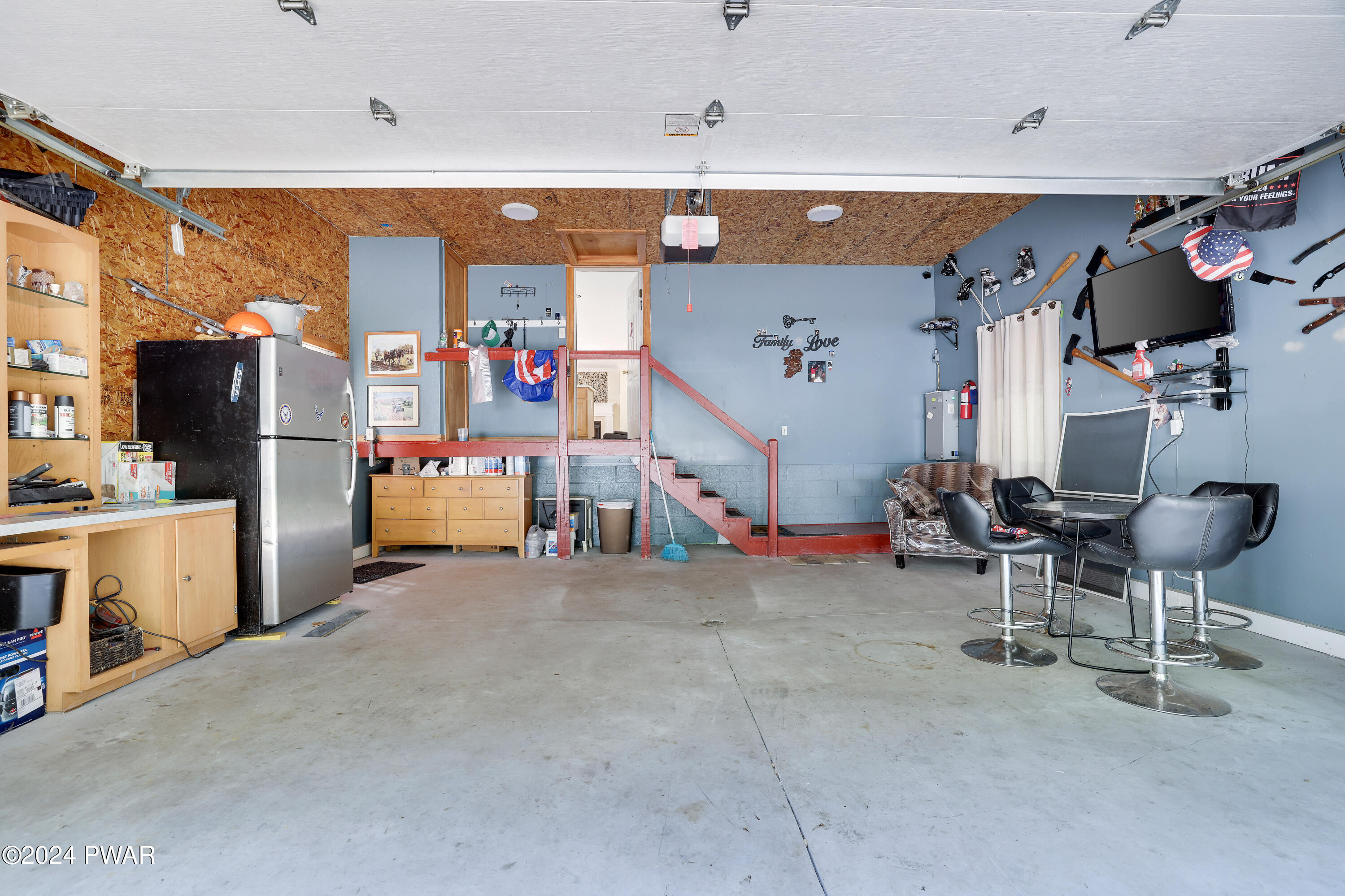 Hawley, Pennsylvania 18428, United States, 5 Bedrooms Bedrooms, ,4 BathroomsBathrooms,Residential,Pending,53322