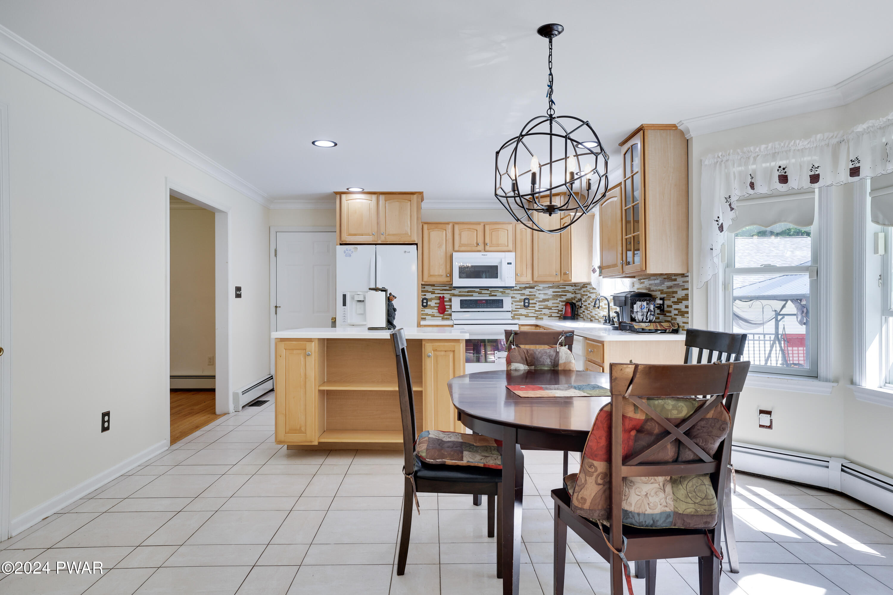 Hawley, Pennsylvania 18428, United States, 5 Bedrooms Bedrooms, ,4 BathroomsBathrooms,Residential,Pending,53322