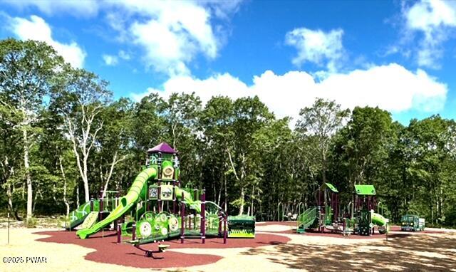 Lords Valley, Pennsylvania 18428, United States, 3 Bedrooms Bedrooms, ,2 BathroomsBathrooms,Residential,Active,68939