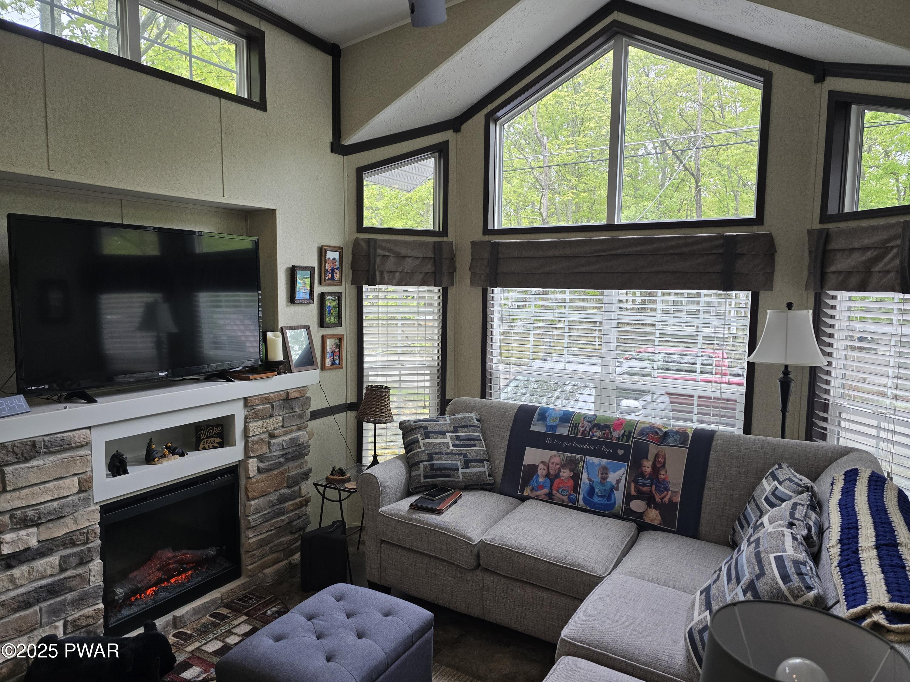 128 Deer Run, Milford, Pennsylvania image 4