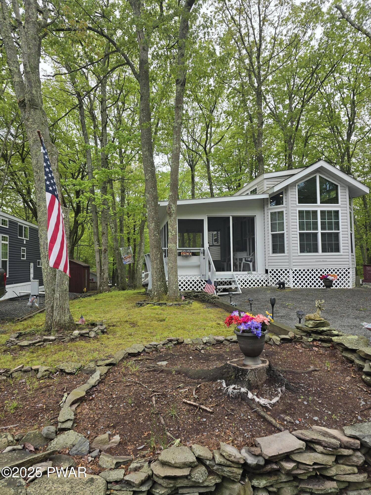 128 Deer Run, Milford, Pennsylvania image 1