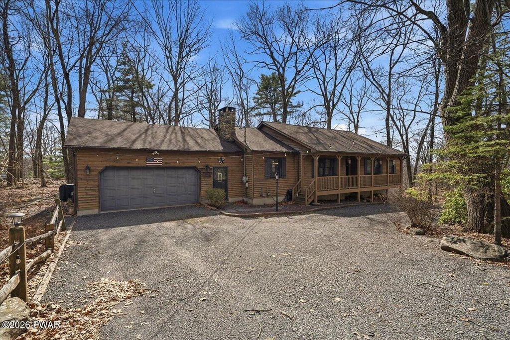 Photo of 109 Banbury Drive, Bushkill, PA 18324 (MLS # PW260632)