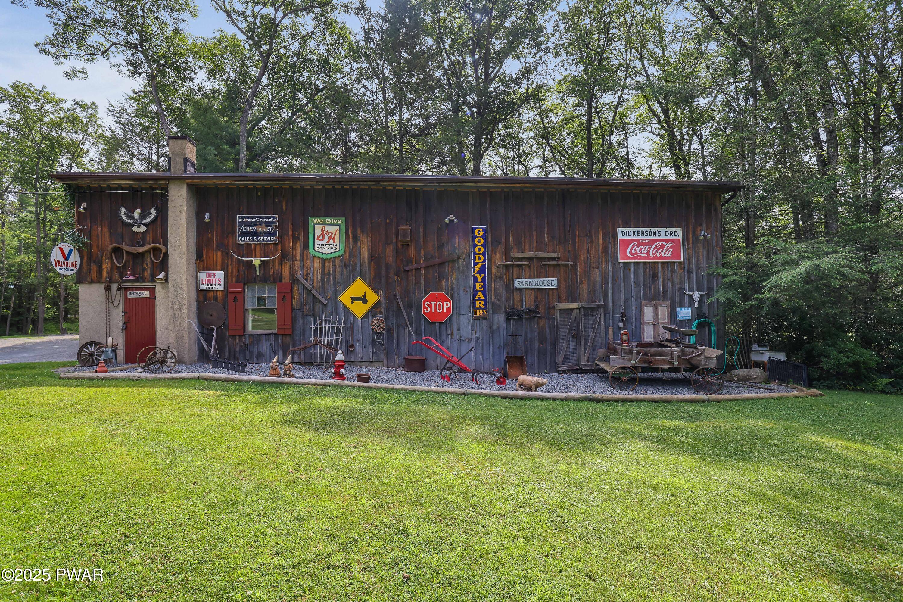 Hawley, Pennsylvania 18428, United States, 1 Bedroom Bedrooms, ,1 BathroomBathrooms,Residential,Active,171516