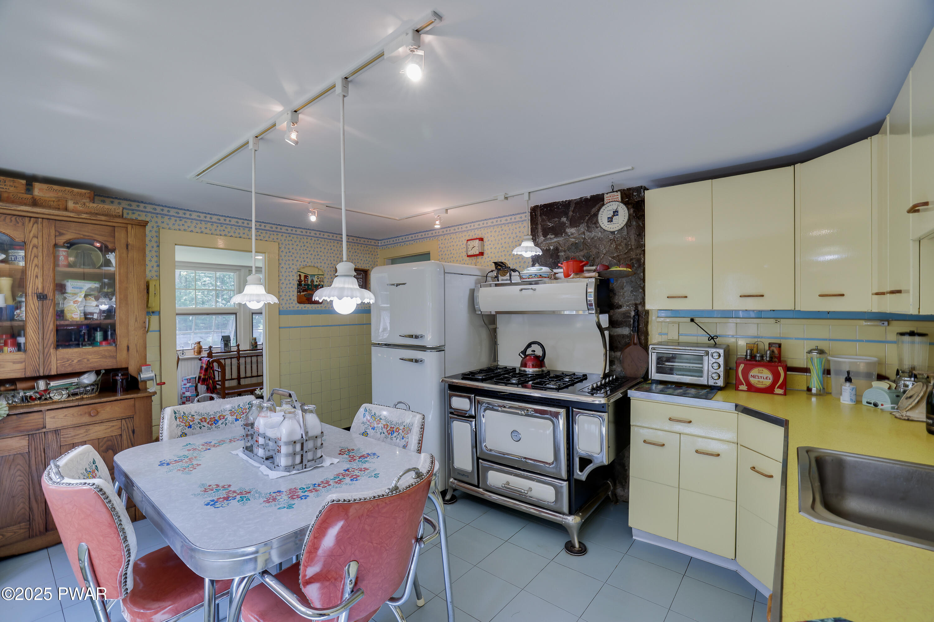 Hawley, Pennsylvania 18428, United States, 1 Bedroom Bedrooms, ,1 BathroomBathrooms,Residential,Active,171516