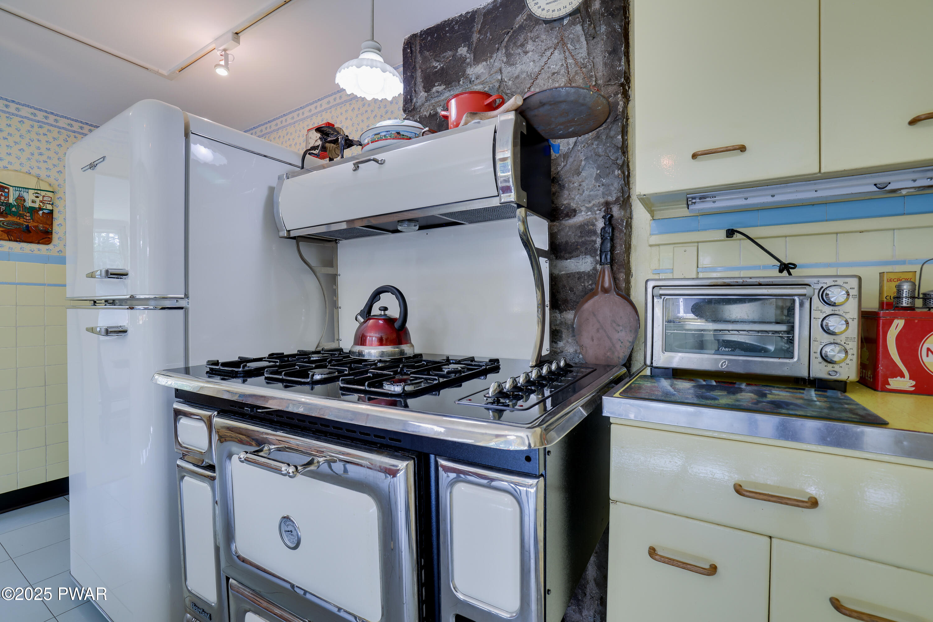 Hawley, Pennsylvania 18428, United States, 1 Bedroom Bedrooms, ,1 BathroomBathrooms,Residential,Active,171516