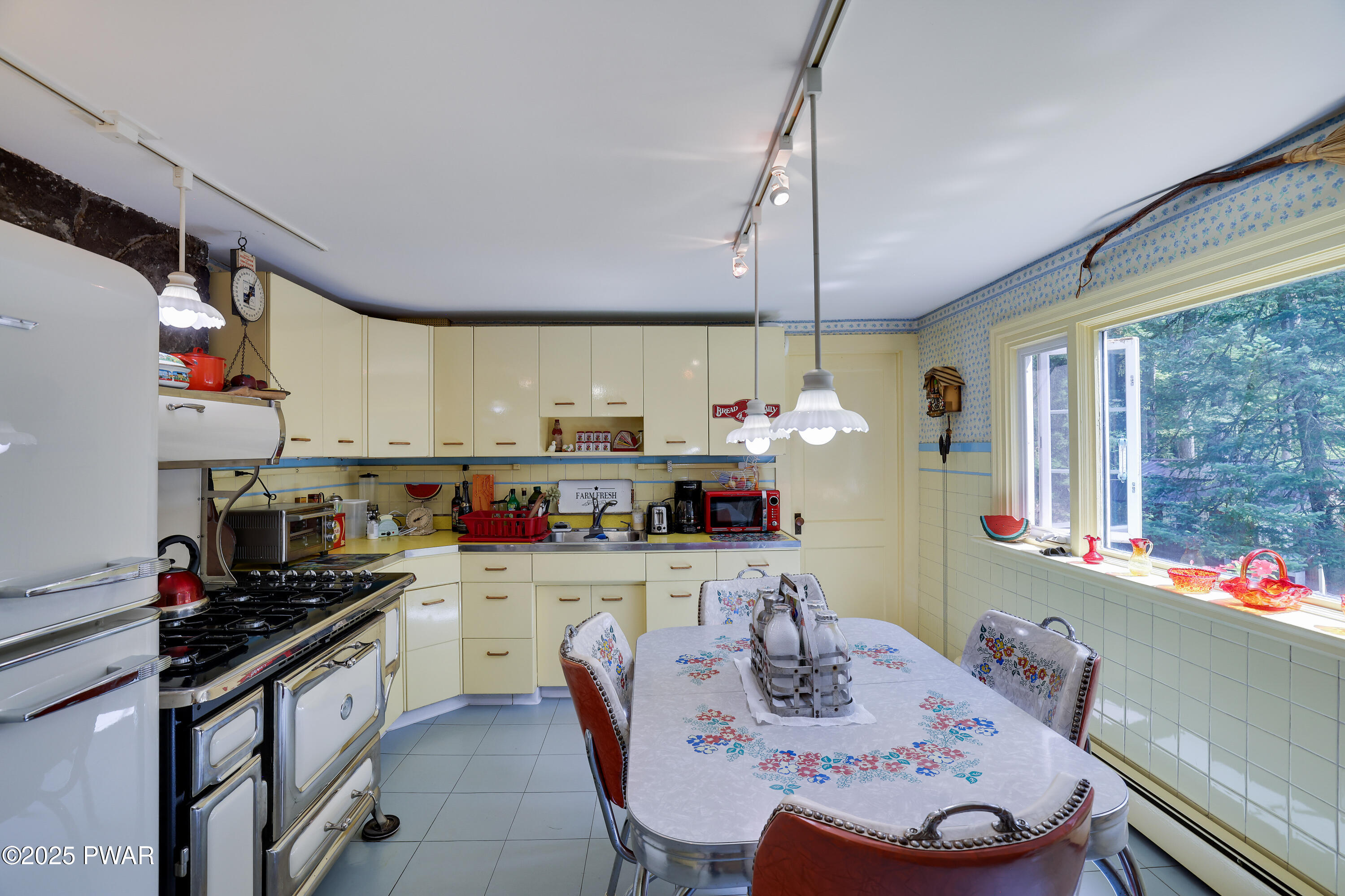 Hawley, Pennsylvania 18428, United States, 1 Bedroom Bedrooms, ,1 BathroomBathrooms,Residential,Active,171516