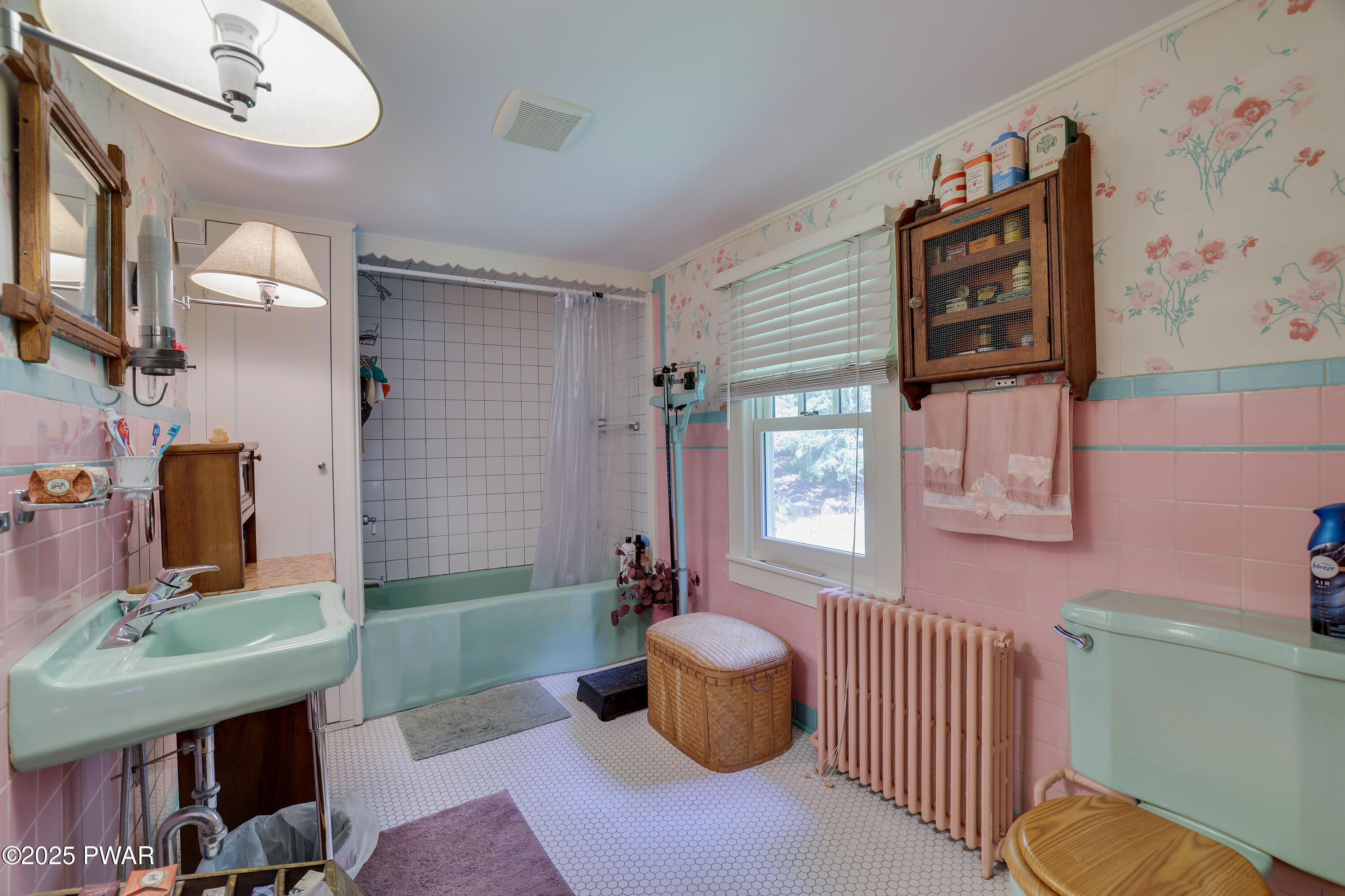 Hawley, Pennsylvania 18428, United States, 1 Bedroom Bedrooms, ,1 BathroomBathrooms,Residential,Active,171516