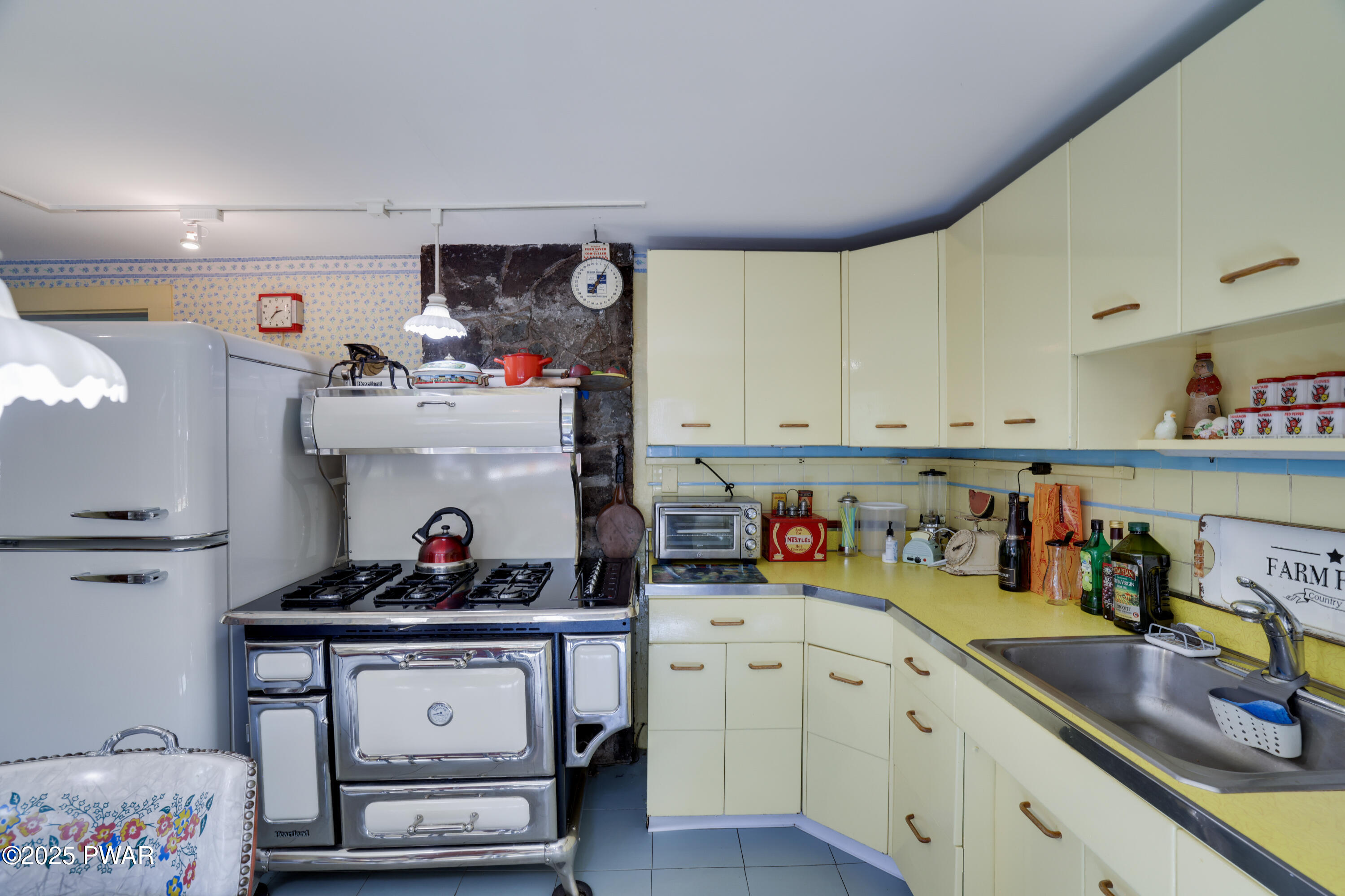 Hawley, Pennsylvania 18428, United States, 1 Bedroom Bedrooms, ,1 BathroomBathrooms,Residential,Active,171516