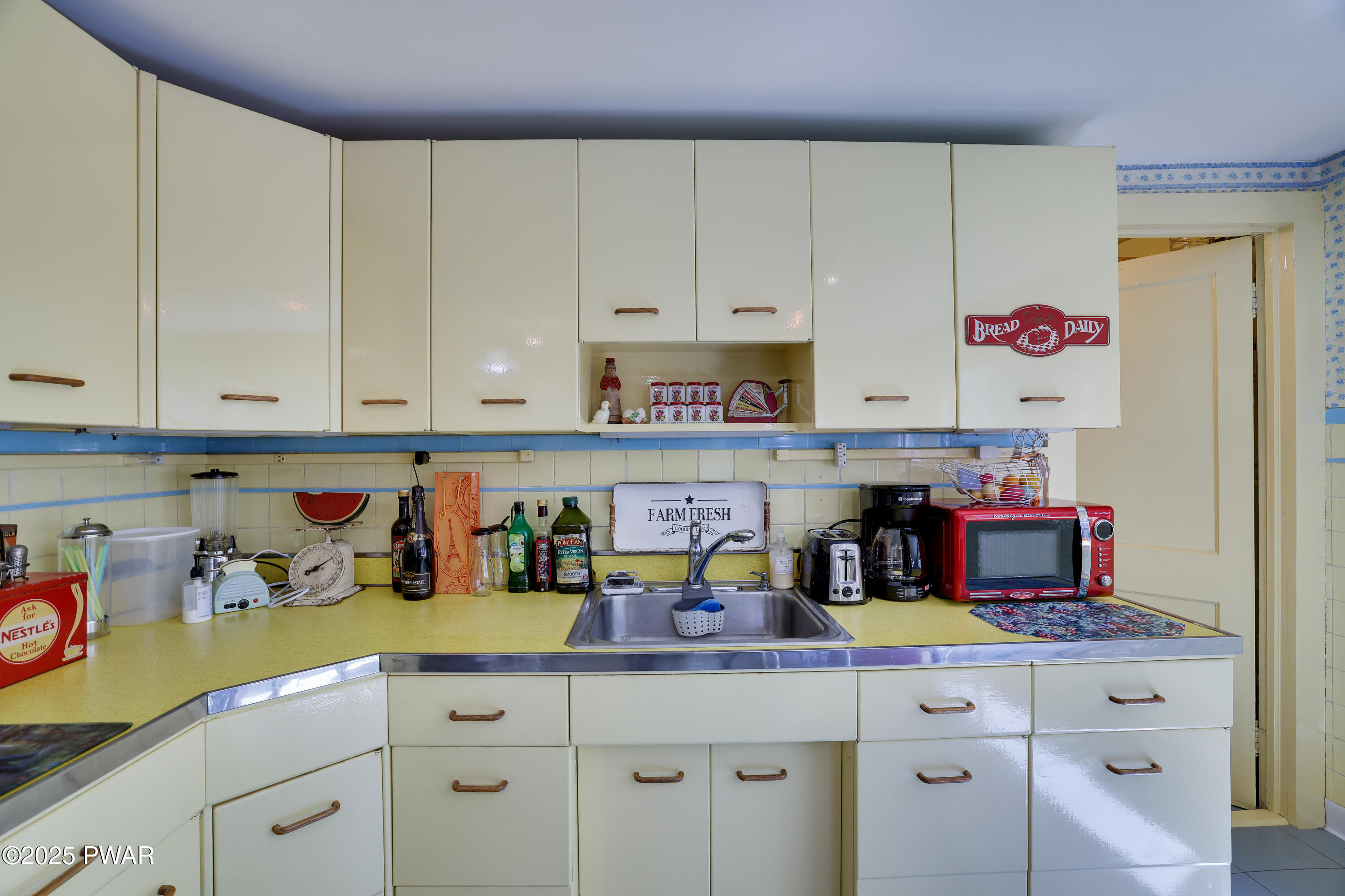 Hawley, Pennsylvania 18428, United States, 1 Bedroom Bedrooms, ,1 BathroomBathrooms,Residential,Active,171516