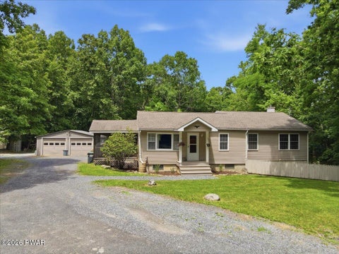 Homes For Sale - 302 Dove Court<br/> Monroe County, East Stroudsburg, PA 18302