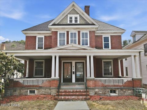 Homes For Sale - 412 Church Street<br/> Wayne County, Hawley, PA 18428