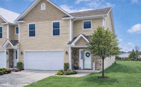Townhouse For Sale - 233 Shadow Wood Circle<br/> Lackawanna County, Archbald, PA 18403