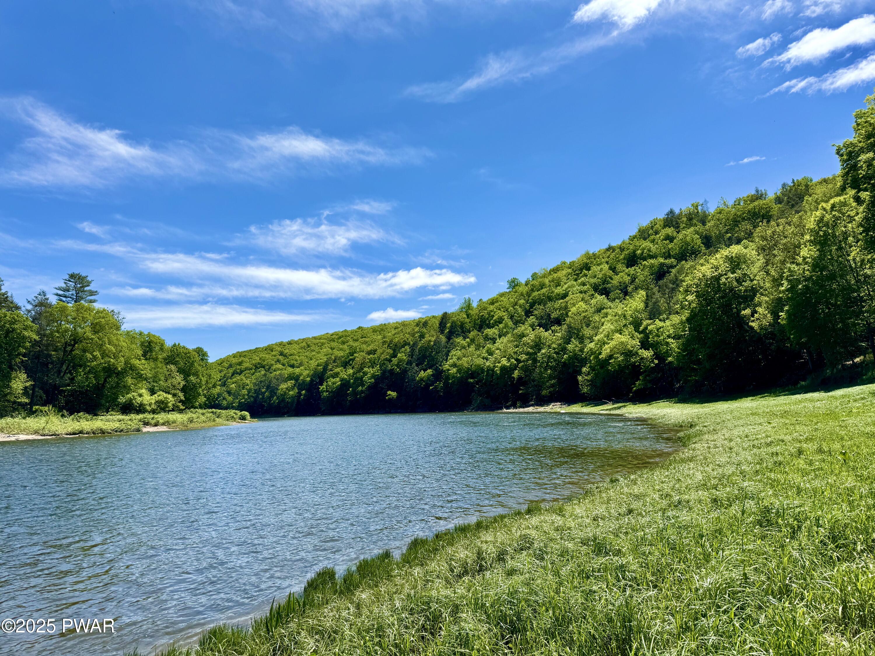 564A Peggy Runway Road, Beach Lake, Pennsylvania image 1