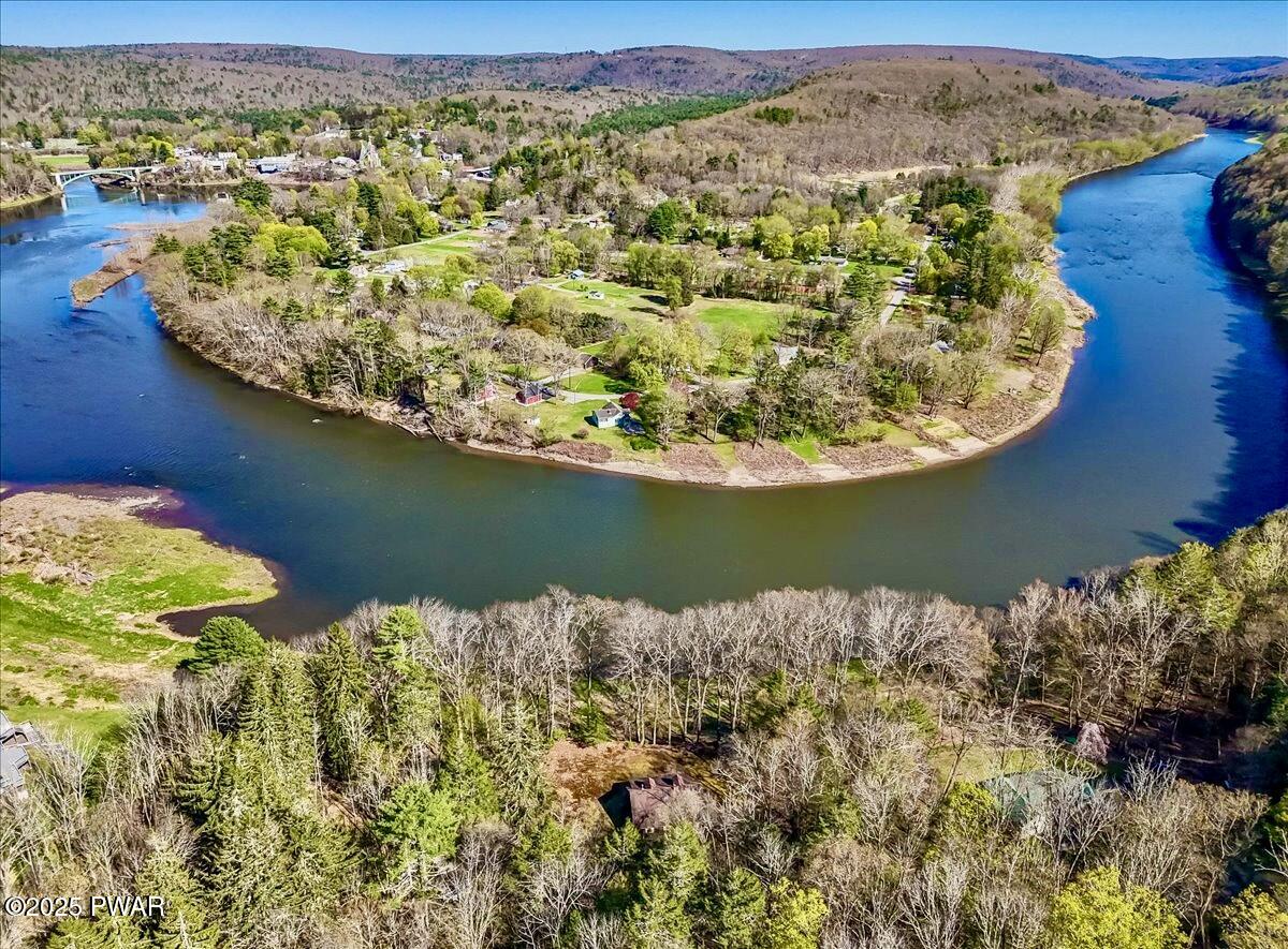 564A Peggy Runway Road, Beach Lake, Pennsylvania image 2