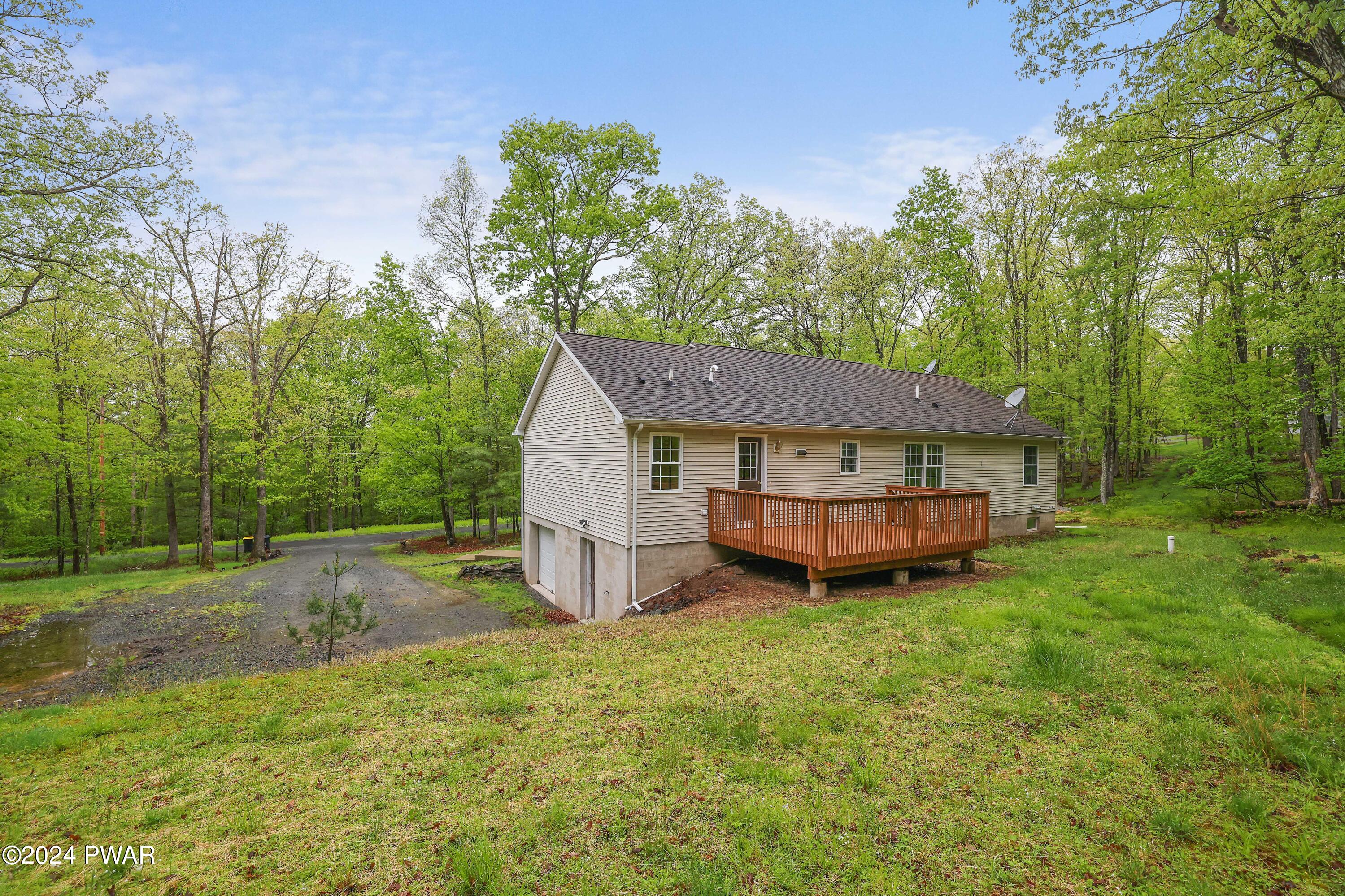 Hawley, Pennsylvania 18428, United States, 3 Bedrooms Bedrooms, ,3 BathroomsBathrooms,Residential,Pending,55516