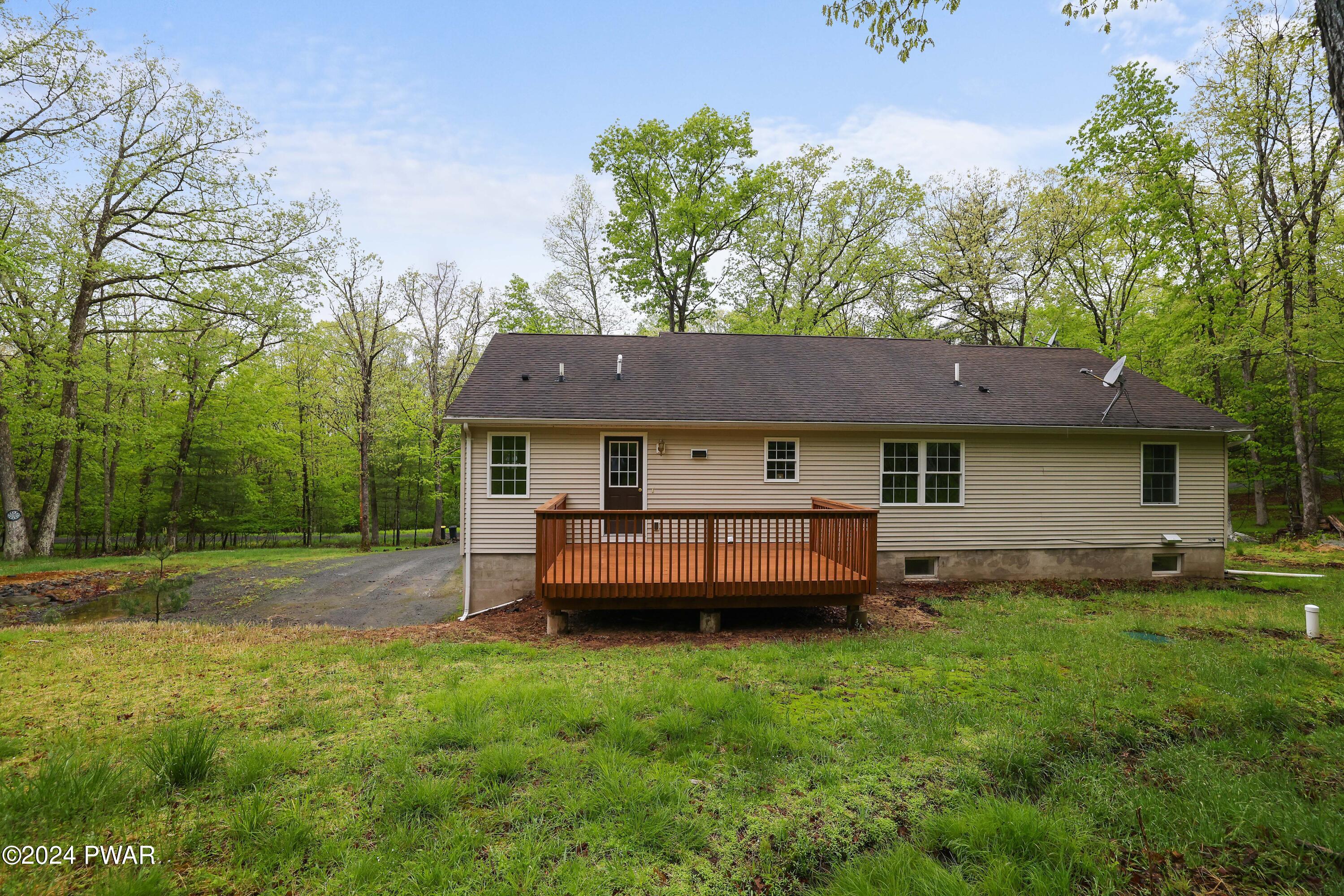 Hawley, Pennsylvania 18428, United States, 3 Bedrooms Bedrooms, ,3 BathroomsBathrooms,Residential,Pending,55516
