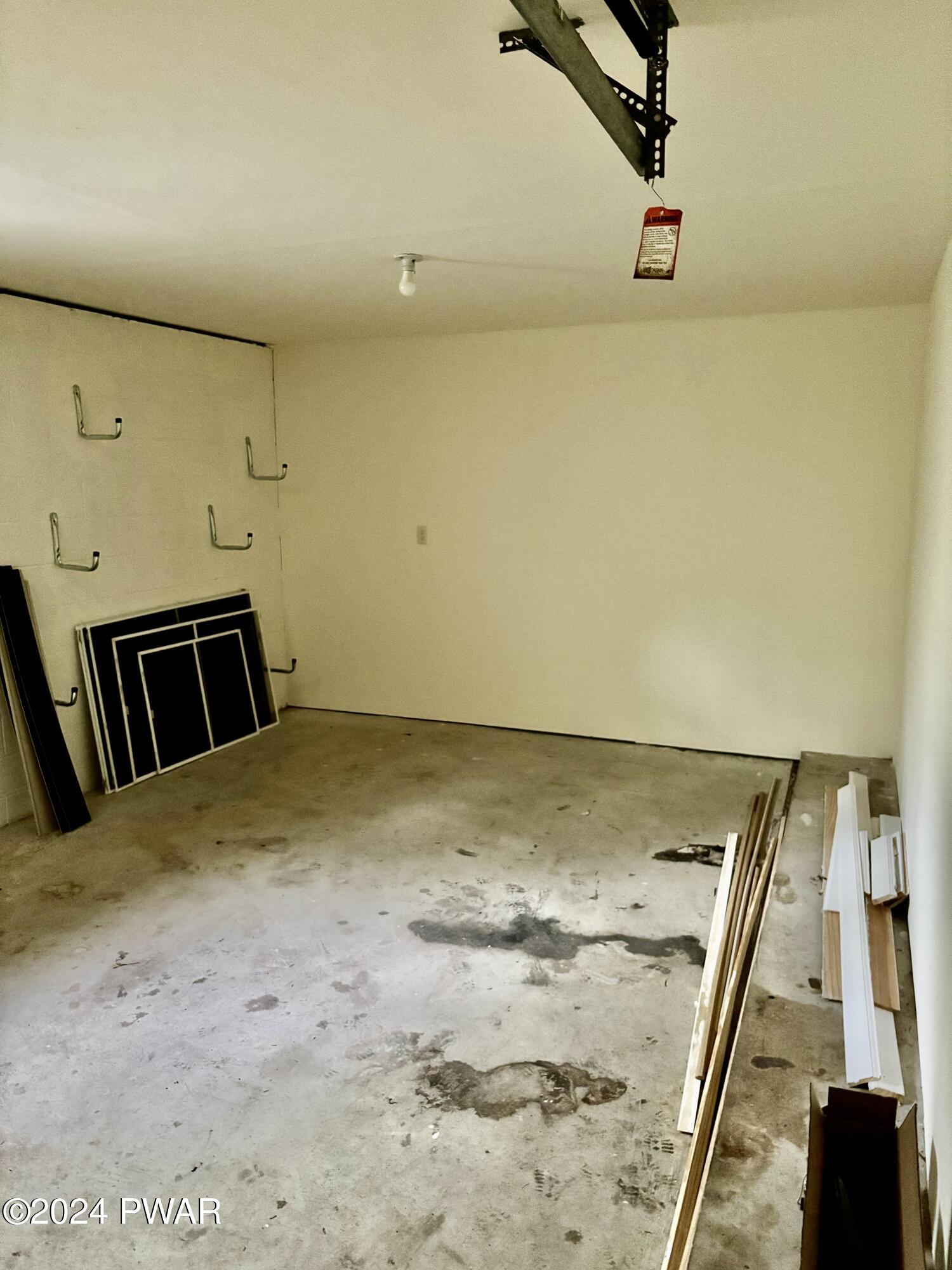 Hawley, Pennsylvania 18428, United States, 3 Bedrooms Bedrooms, ,3 BathroomsBathrooms,Residential,Pending,55516