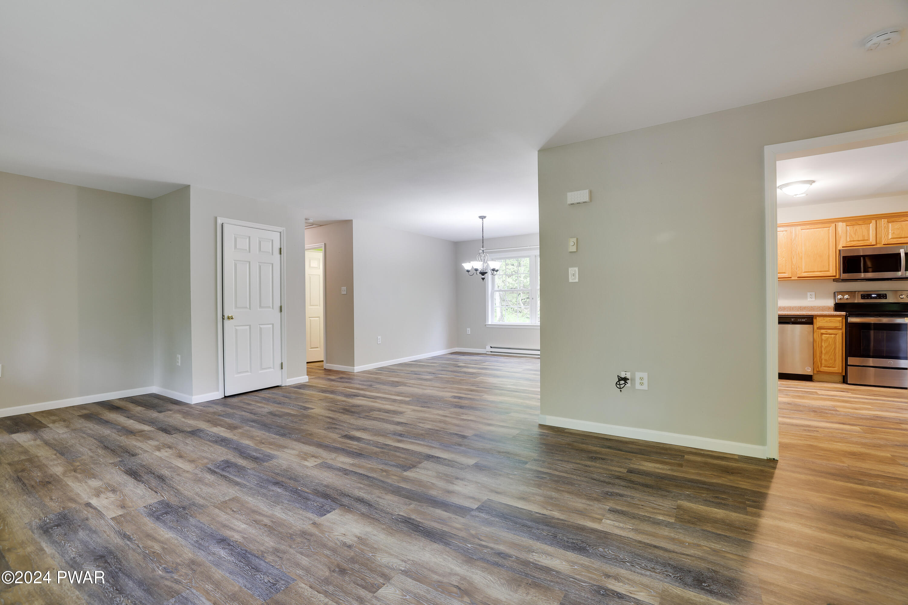 Hawley, Pennsylvania 18428, United States, 3 Bedrooms Bedrooms, ,3 BathroomsBathrooms,Residential,Pending,55516