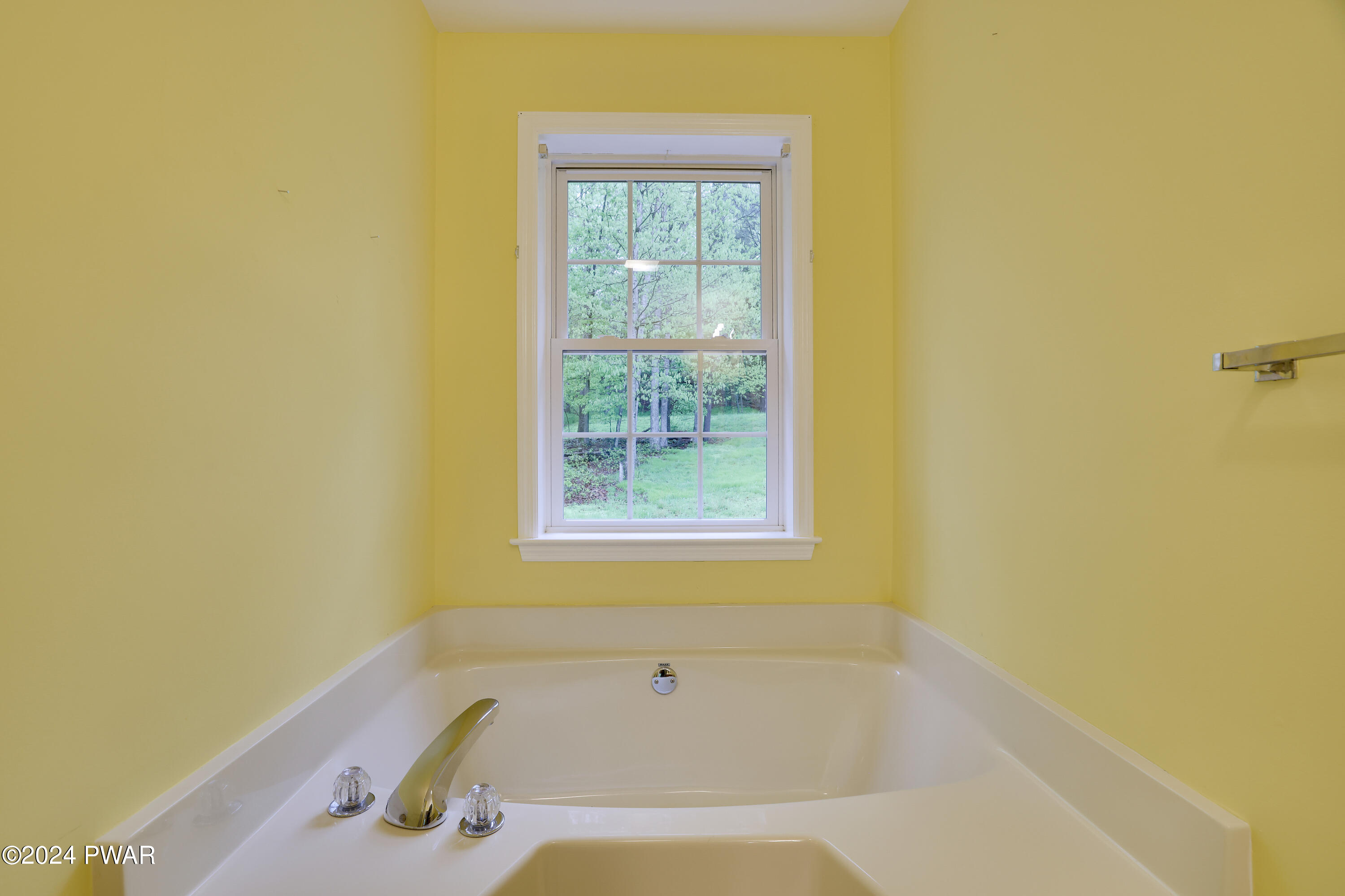 Hawley, Pennsylvania 18428, United States, 3 Bedrooms Bedrooms, ,3 BathroomsBathrooms,Residential,Pending,55516