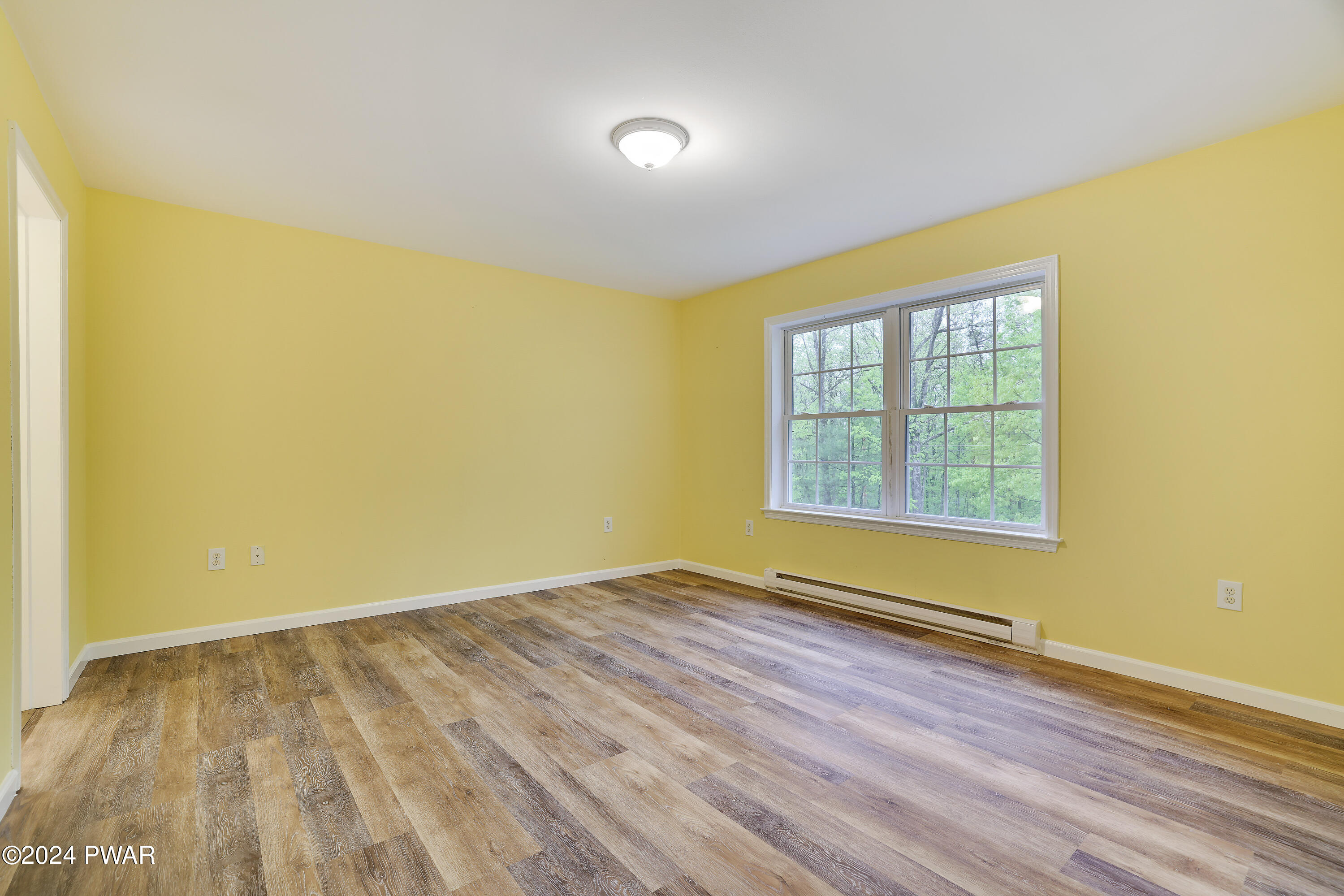 Hawley, Pennsylvania 18428, United States, 3 Bedrooms Bedrooms, ,3 BathroomsBathrooms,Residential,Pending,55516