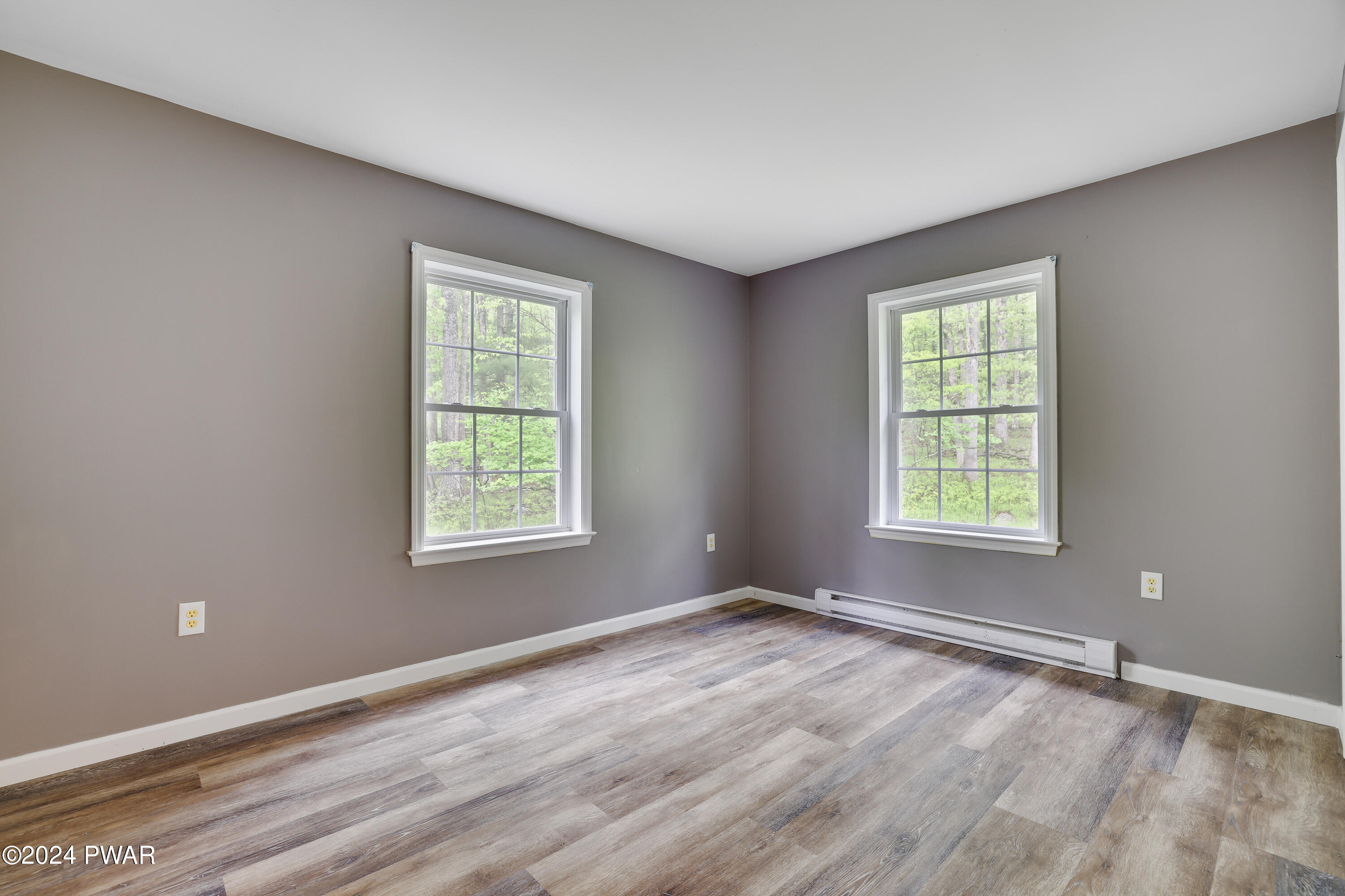 Hawley, Pennsylvania 18428, United States, 3 Bedrooms Bedrooms, ,3 BathroomsBathrooms,Residential,Pending,55516