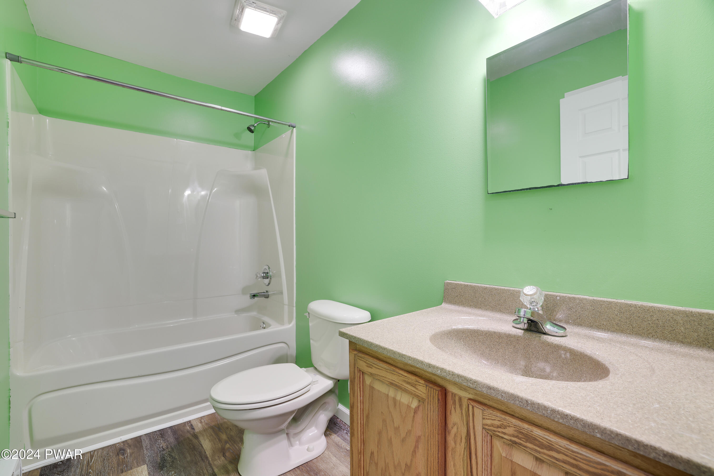 Hawley, Pennsylvania 18428, United States, 3 Bedrooms Bedrooms, ,3 BathroomsBathrooms,Residential,Pending,55516