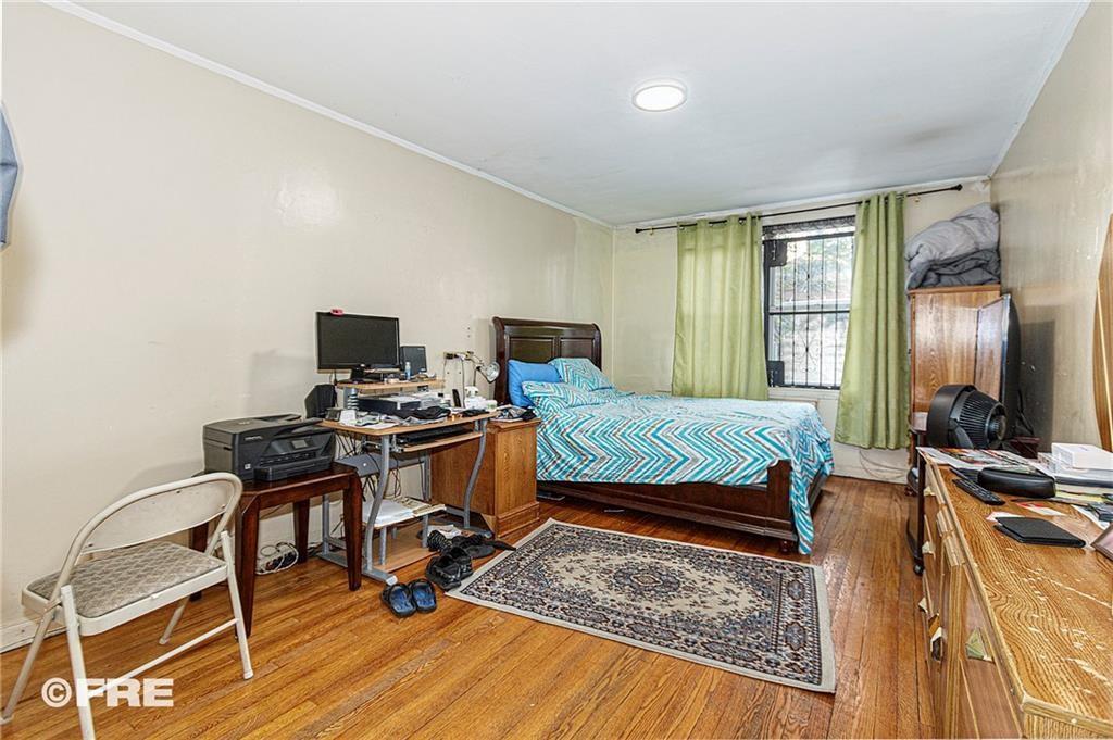 Brooklyn, New York 11236, United States, ,3 BathroomsBathrooms,Residential,Active,72310