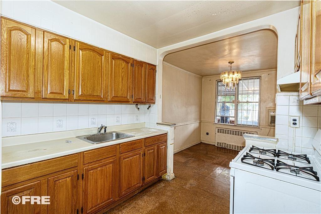 Brooklyn, New York 11236, United States, ,3 BathroomsBathrooms,Residential,Active,72310