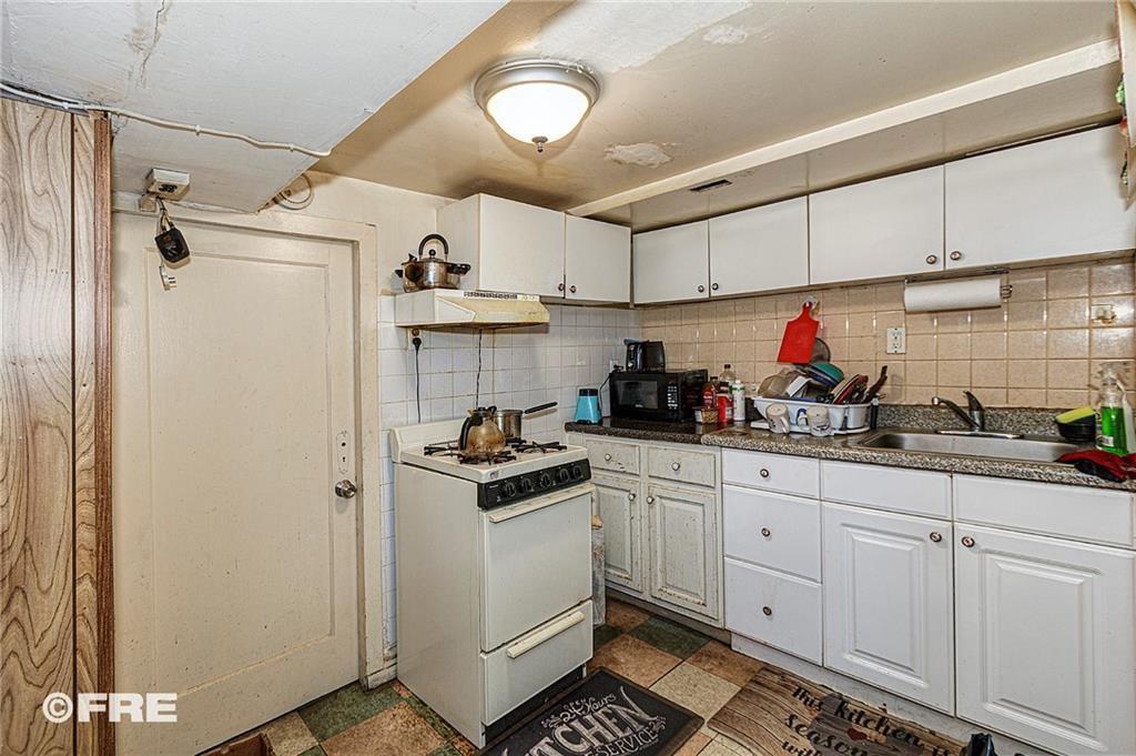 Brooklyn, New York 11236, United States, ,3 BathroomsBathrooms,Residential,Active,72310