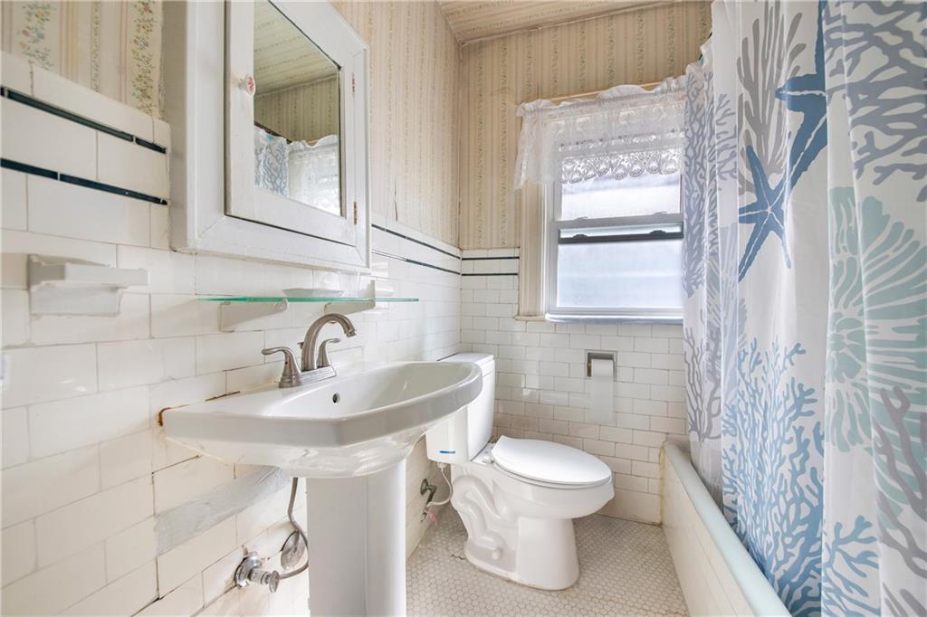 Brooklyn, New York 11210, United States, 3 Bedrooms Bedrooms, ,2 BathroomsBathrooms,Residential,Pending,82649