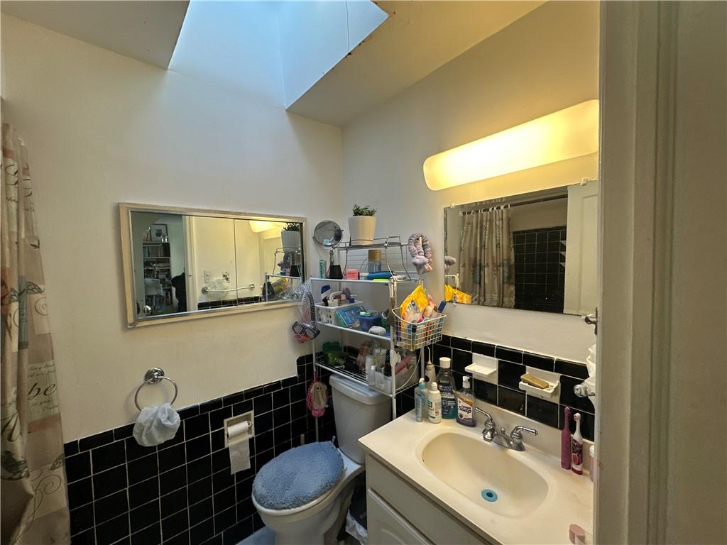 Queens, New York 11378, United States, 3 Bedrooms Bedrooms, ,2 BathroomsBathrooms,Residential,Active,158871