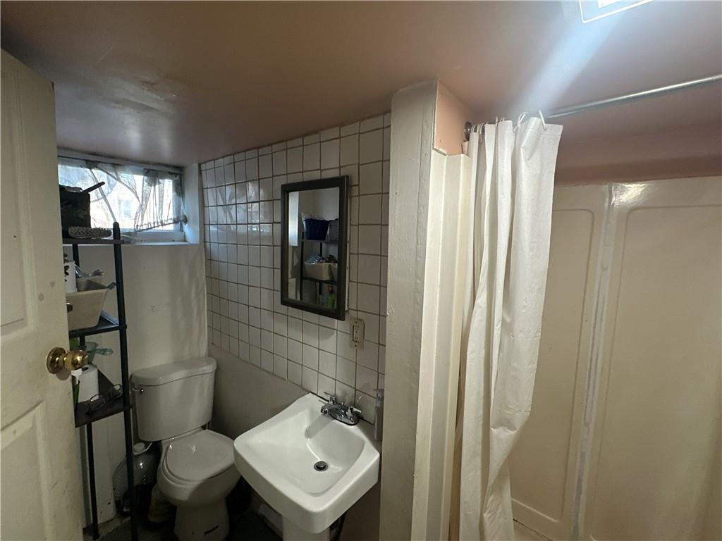 Queens, New York 11378, United States, 3 Bedrooms Bedrooms, ,2 BathroomsBathrooms,Residential,Active,158871