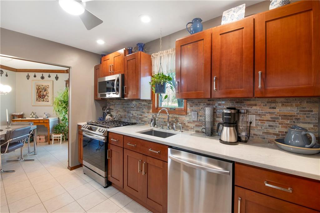 New York, New York 10314, United States, 3 Bedrooms Bedrooms, ,2 BathroomsBathrooms,Residential,Pending,59343