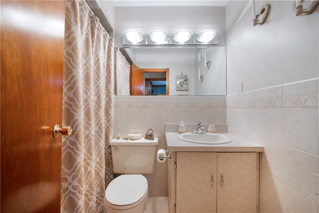 New York, New York 10314, United States, 3 Bedrooms Bedrooms, ,2 BathroomsBathrooms,Residential,Pending,59343