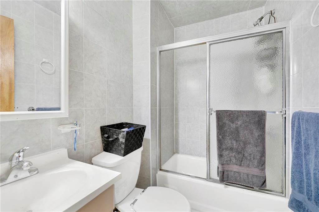 Brooklyn, New York 11236, United States, ,4 BathroomsBathrooms,Residential,Active,38260