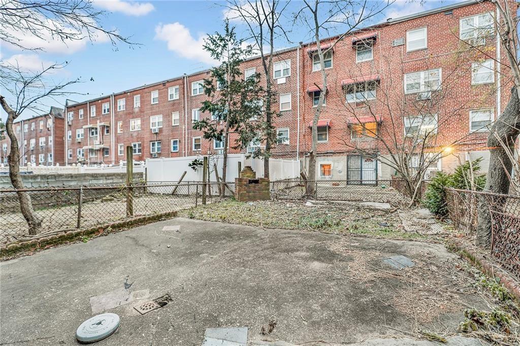 Brooklyn, New York 11236, United States, ,4 BathroomsBathrooms,Residential,Active,38260