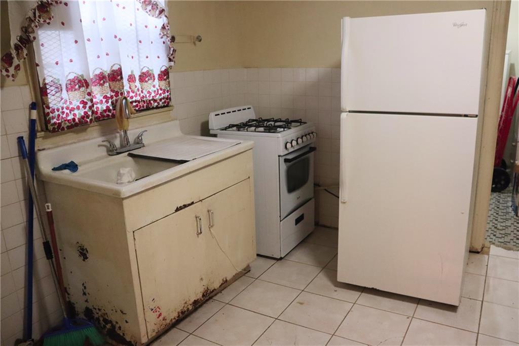 Brooklyn, New York 11236, United States, ,2 BathroomsBathrooms,Residential,Active,197081