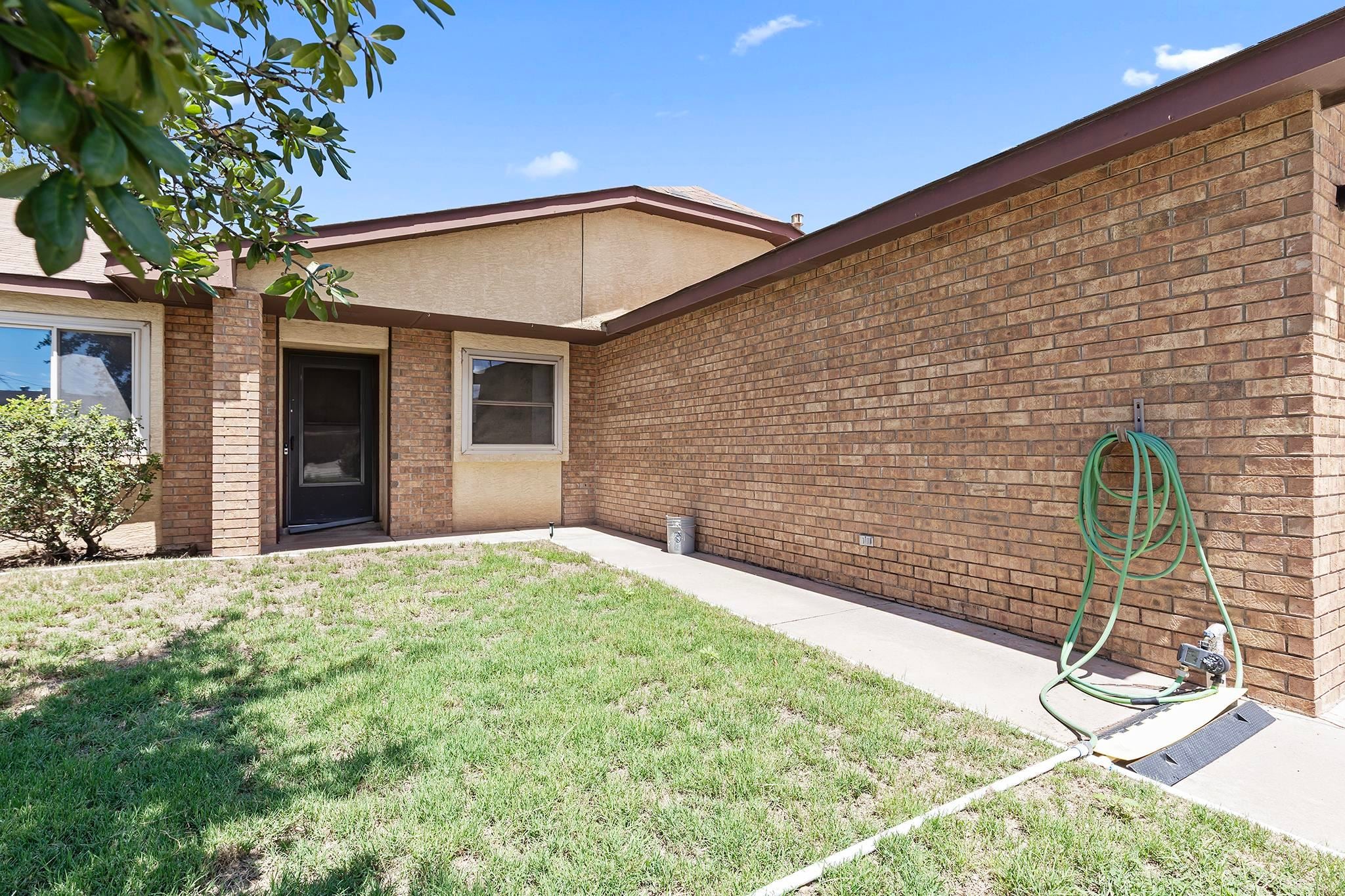 611 Mercury AVE