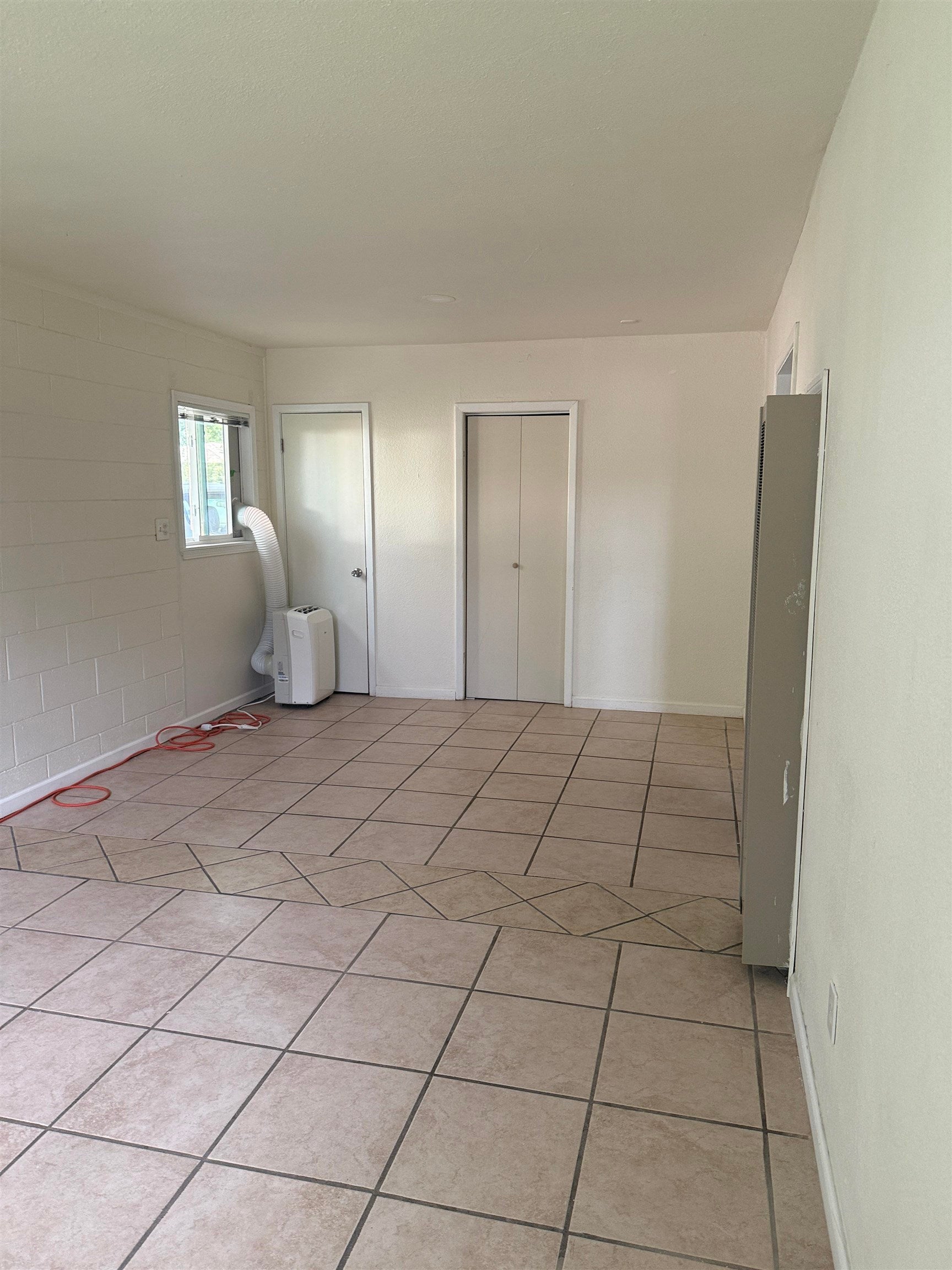 1011 Catalina LN