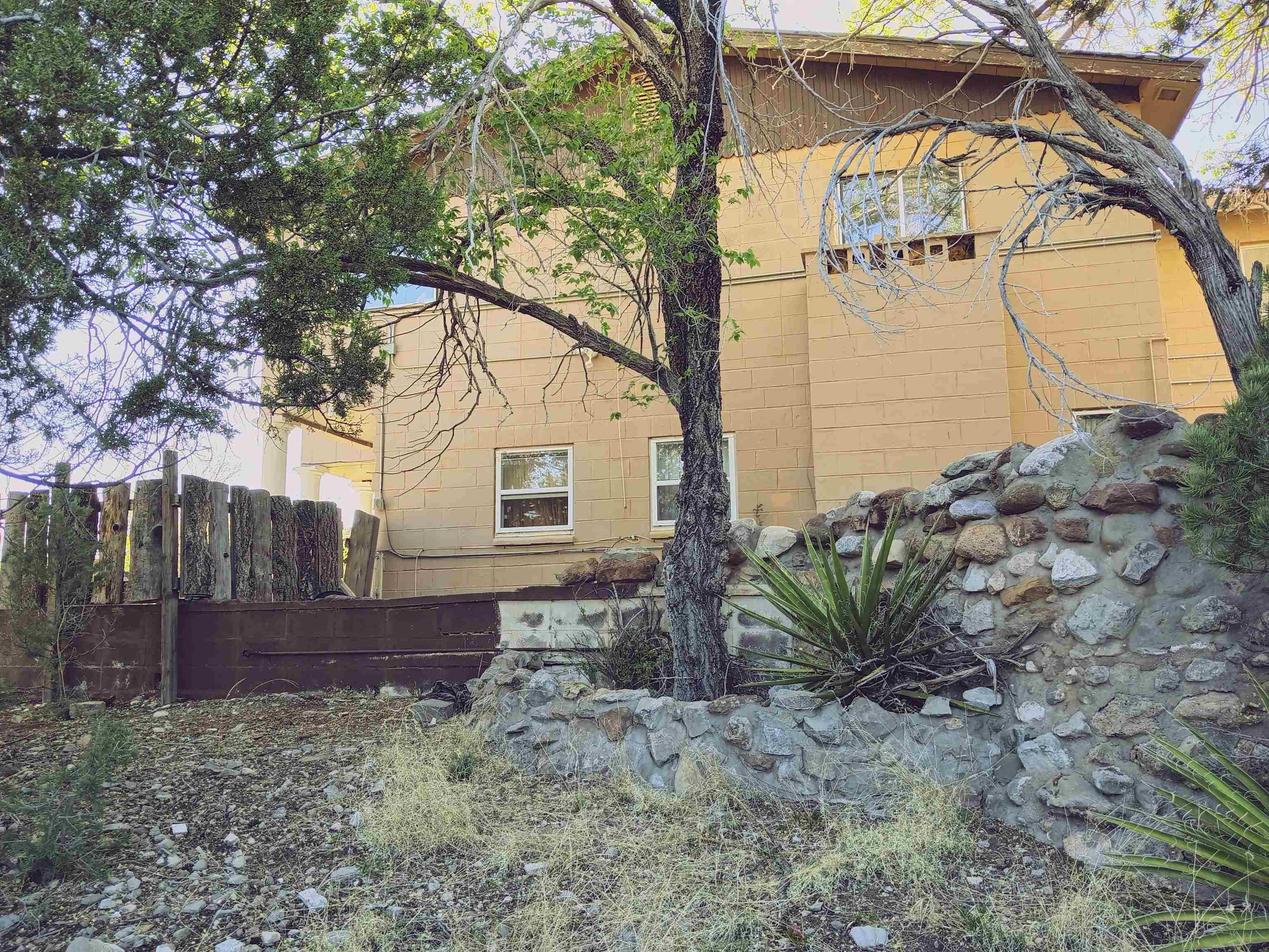 25 Hawk Hill Rd
