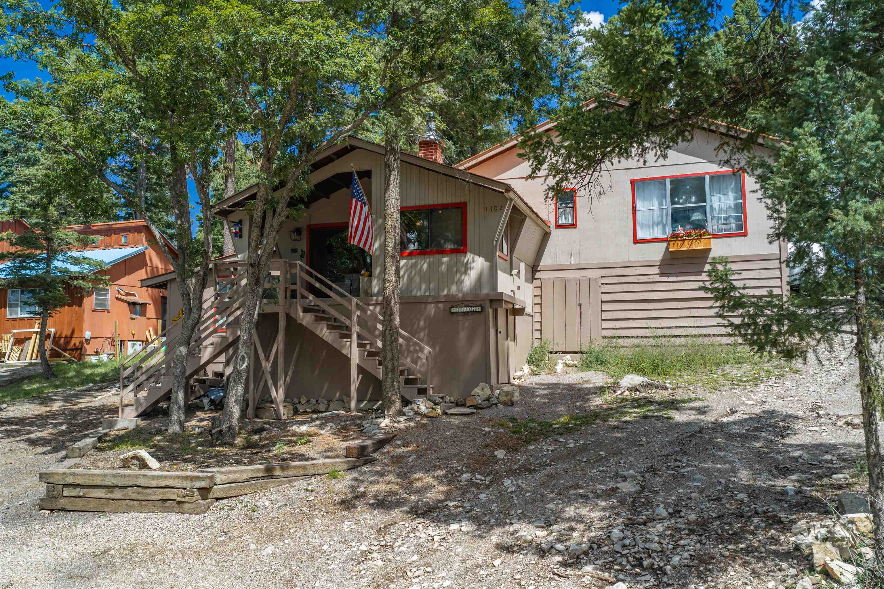 1102 Geronimo St
