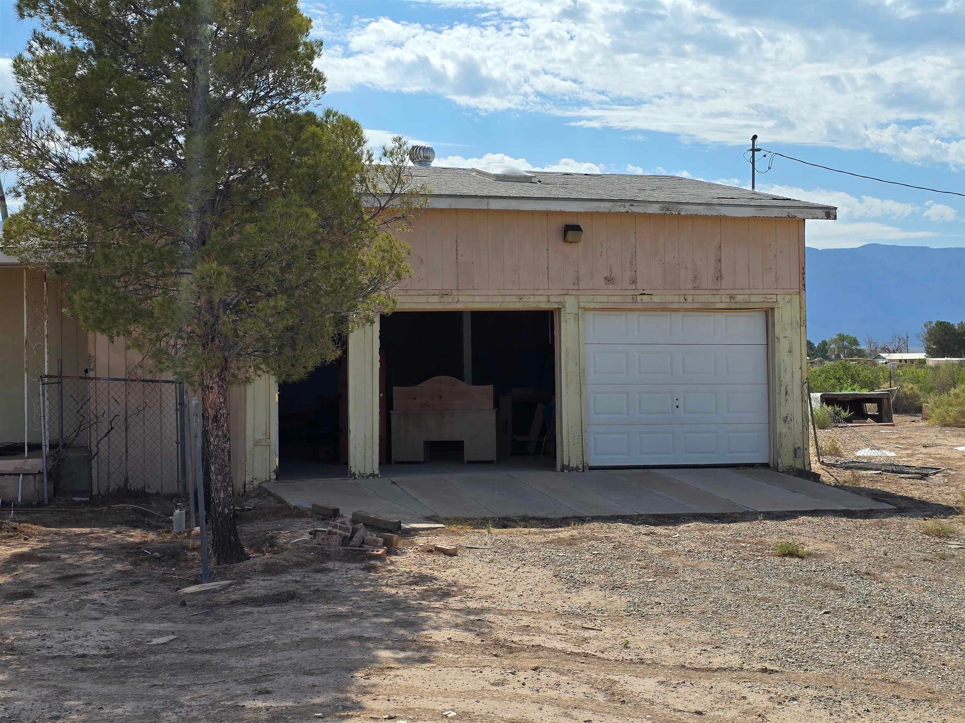 1 Chaparral Ave