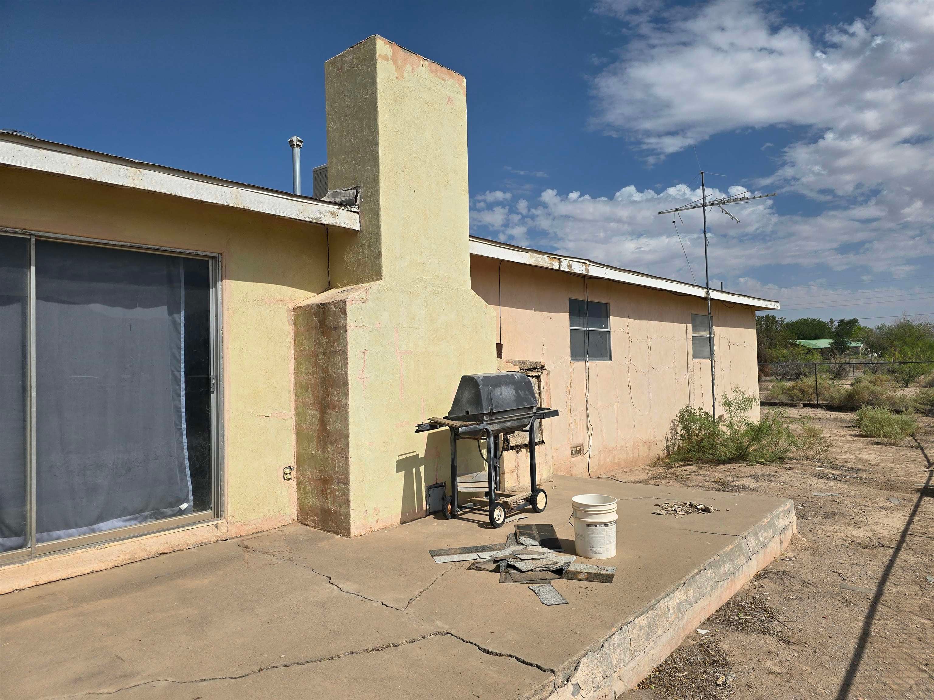 1 Chaparral Ave