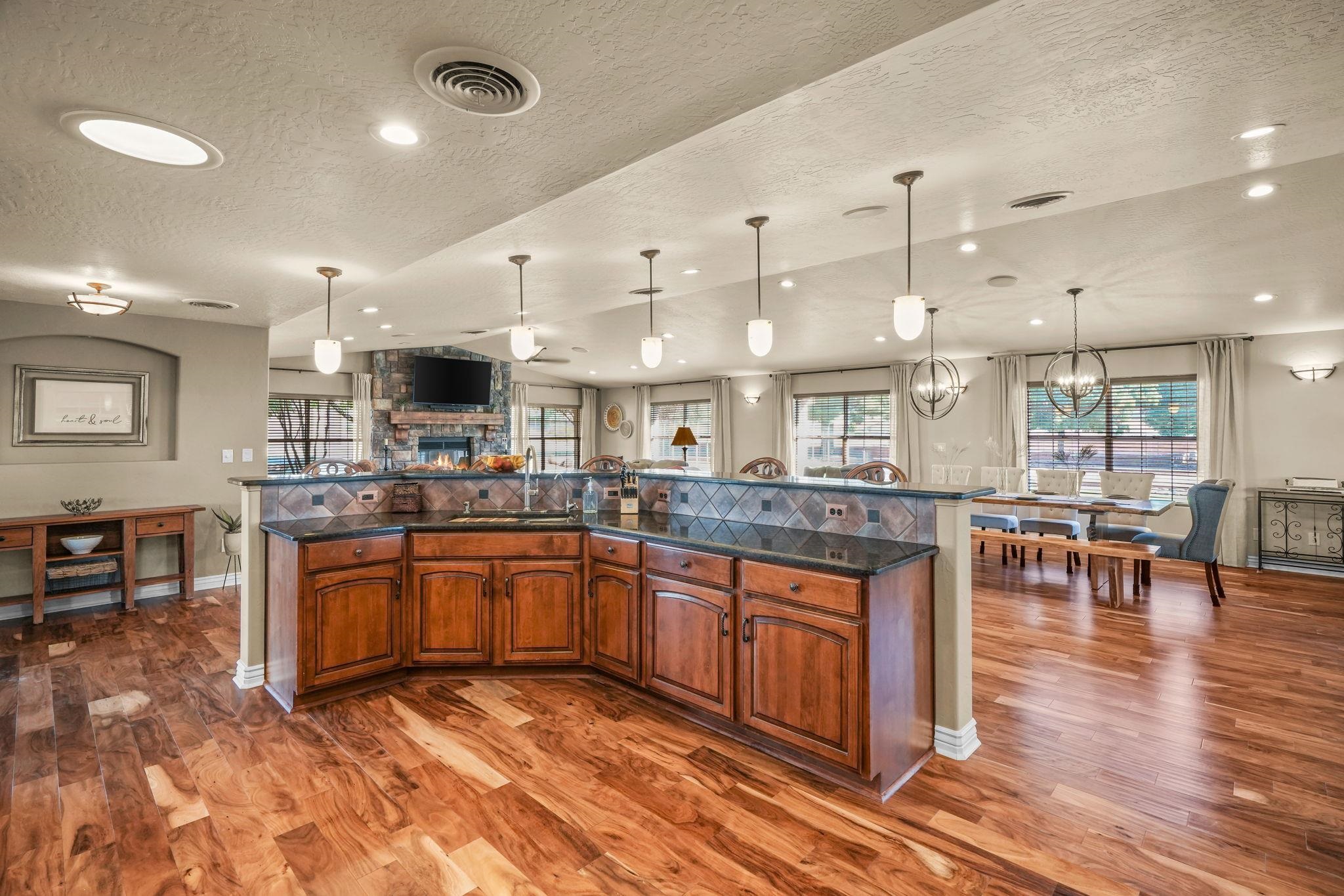 63 Desert Lakes RD