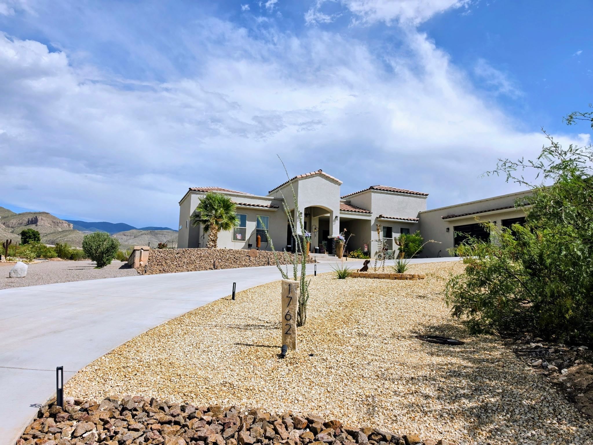 1762 Loma Verde