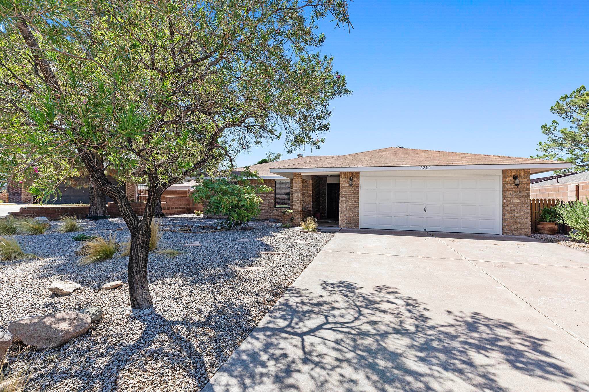 2212 Desert Pine