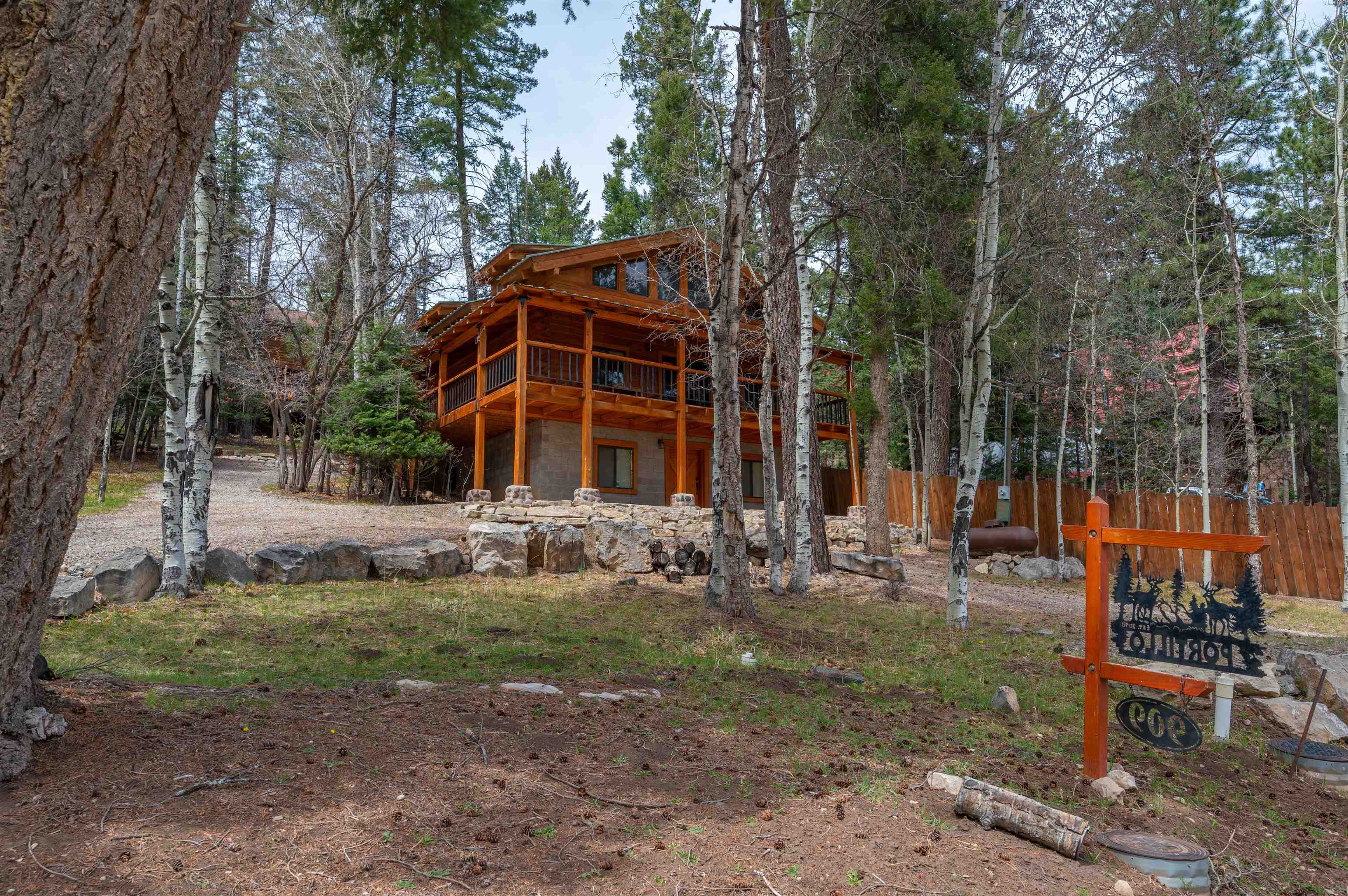 909 Maple DR
